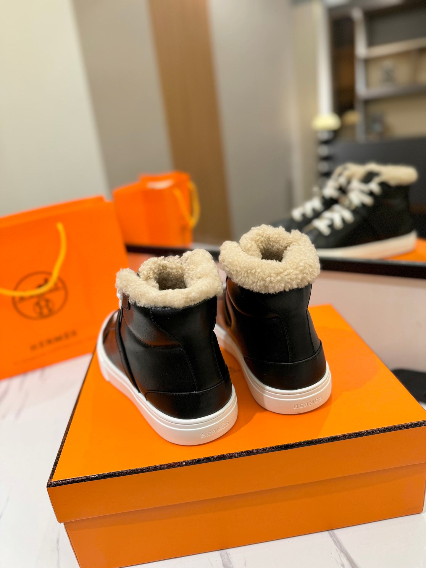 CHEALSEA BOOTS IN BLACK LAMBSKIN AND FLEECE LINING、mysite、Cacoeks