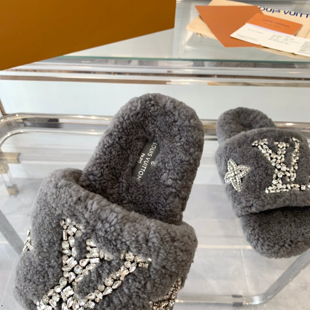 LV WOMEN'S PASEO FLAT SLIPPER IN GREY FLEECE、mysite、Cacoeks