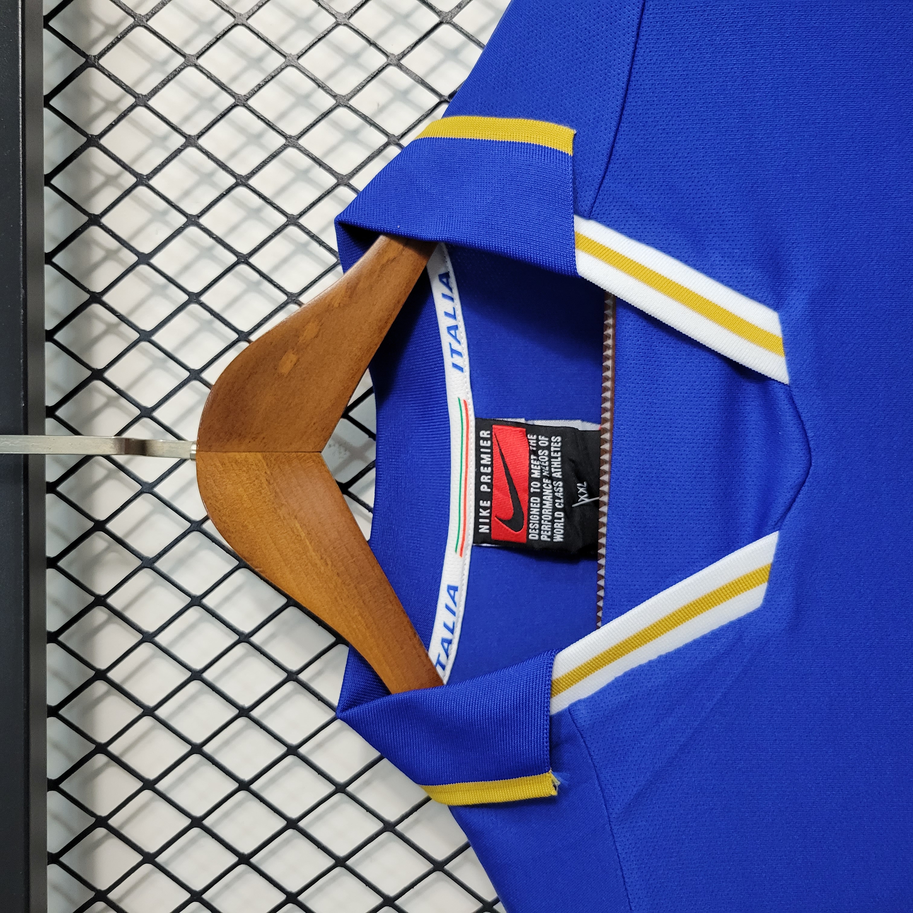 Higojerseys-Retro Italy 1996 Home Stadium Jersey