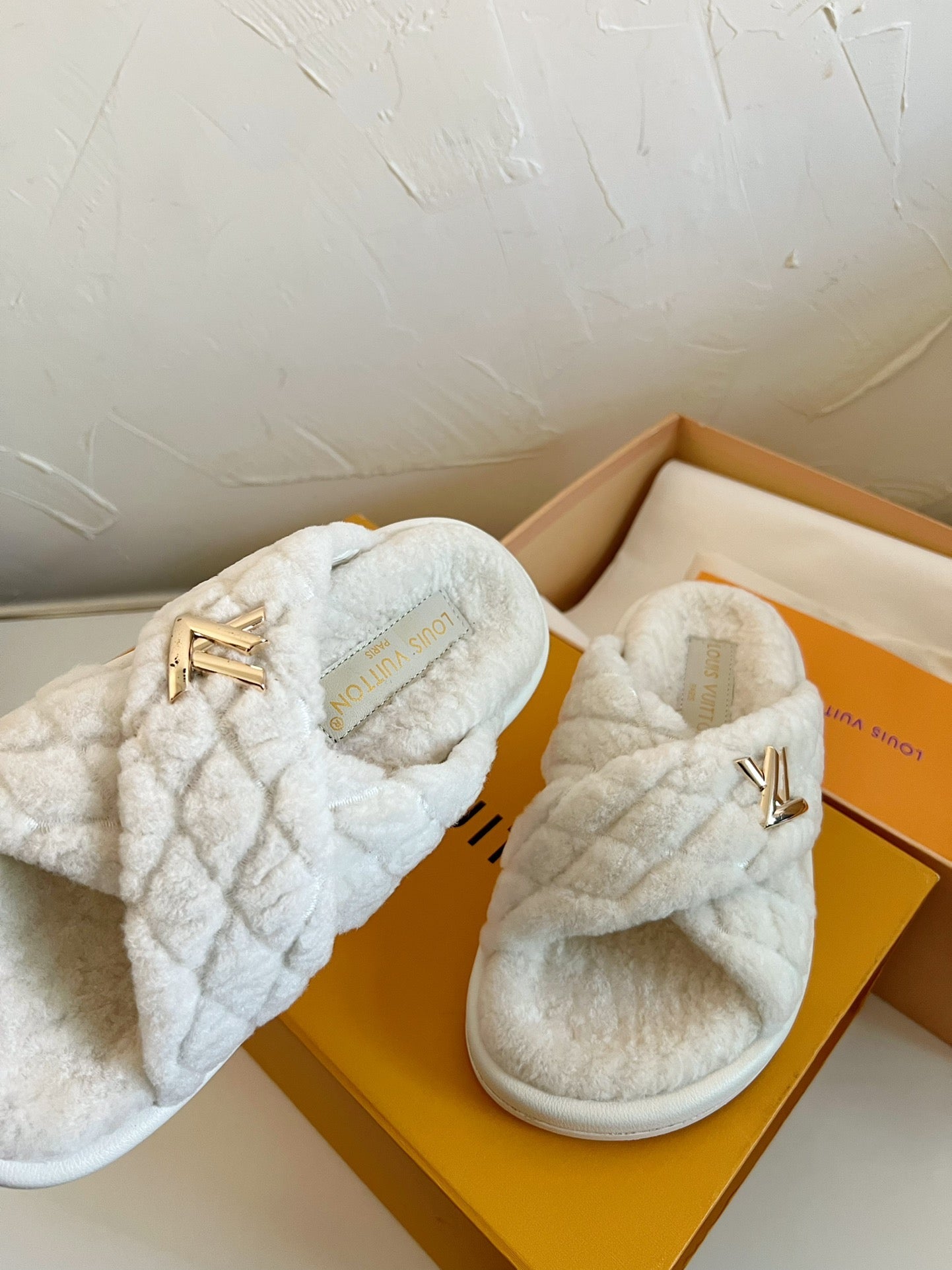 LV BLISS COMFORT MULE IN BEIGE SHEARLING、mysite、Cacoeks