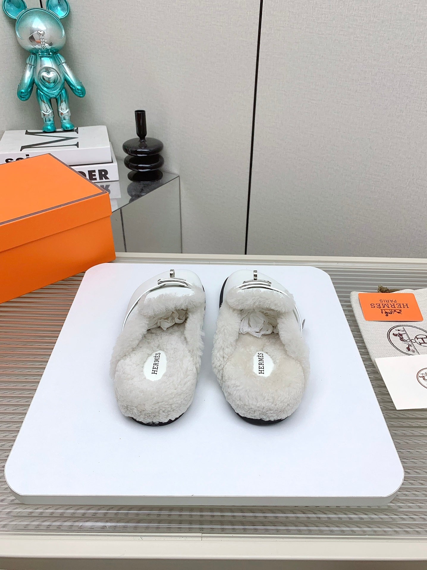 SLIP-ON MULE IN WHITE CALFSKIN AND SHEARLING LINING、mysite、Cacoeks