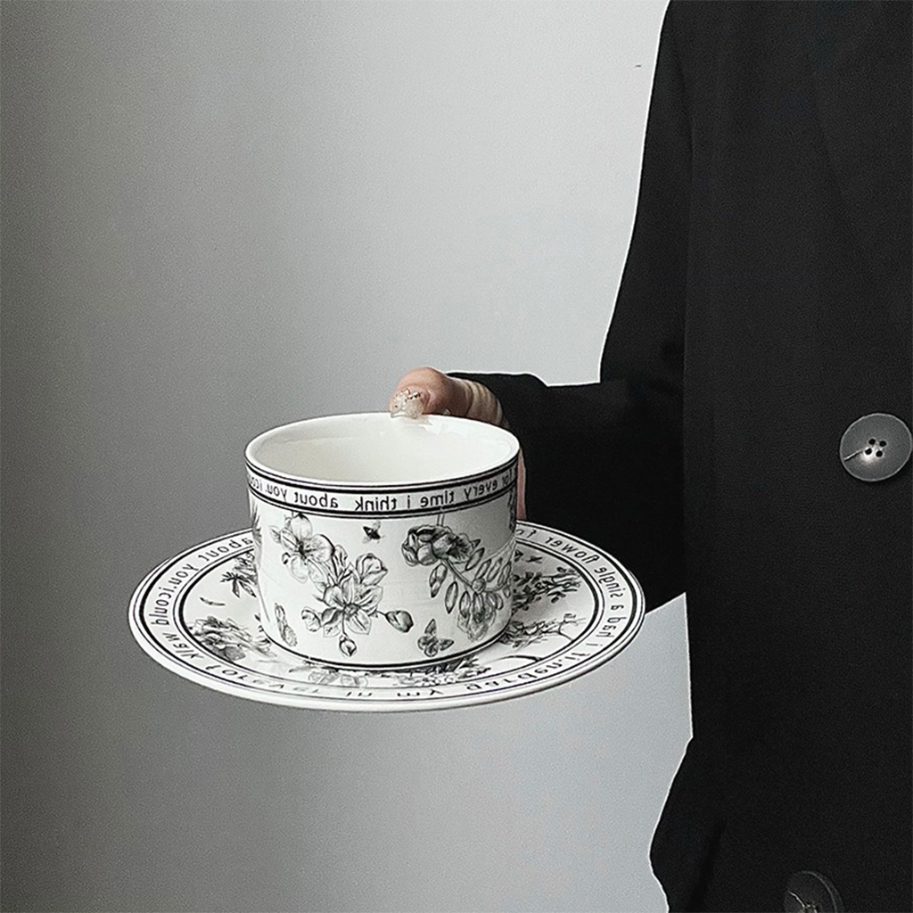 GEEK BAR-https://www.hot-toy.com/