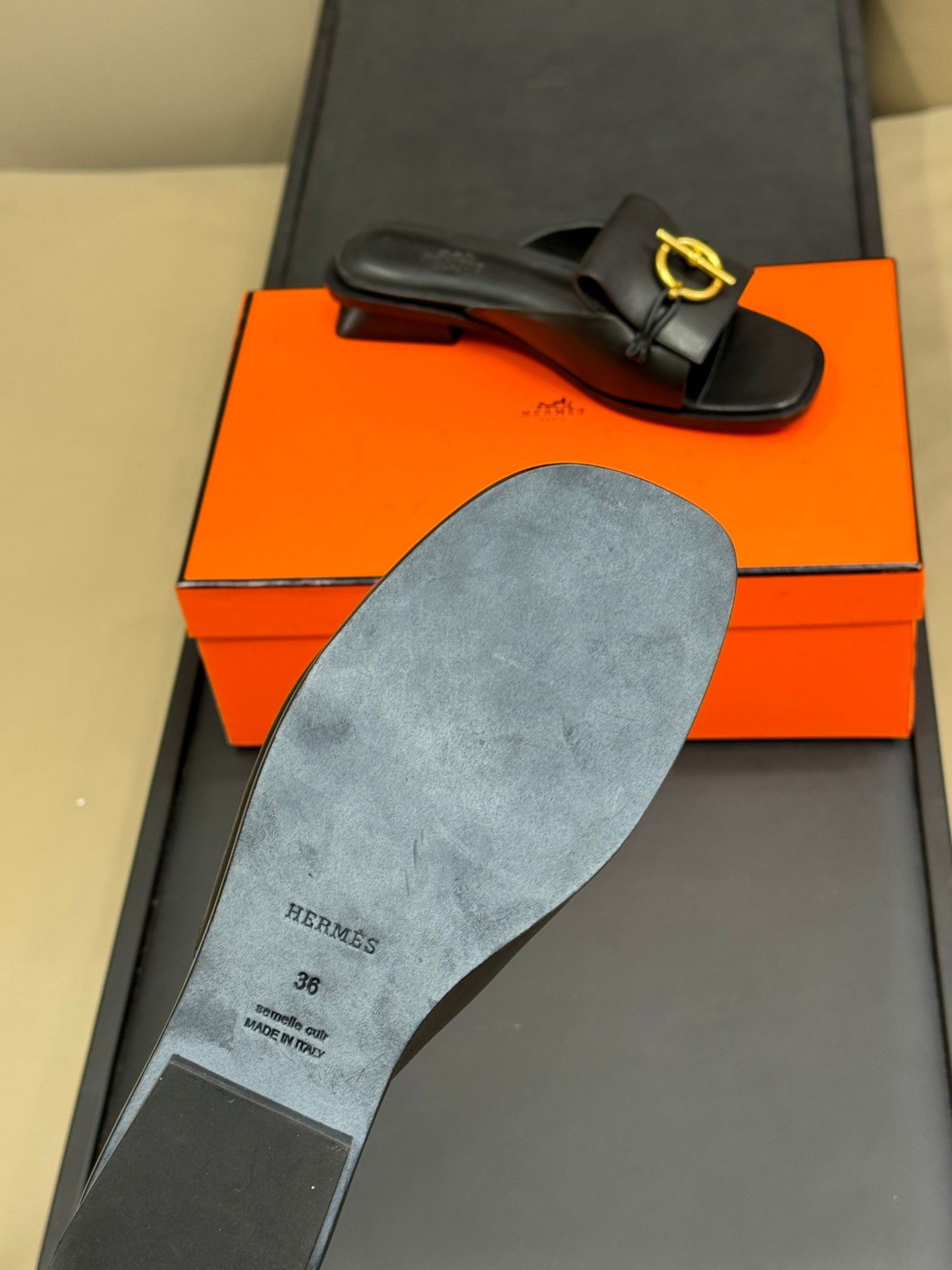 ISLE SANDAL IN BLACK CALFSKIN、mysite、Cacoeks