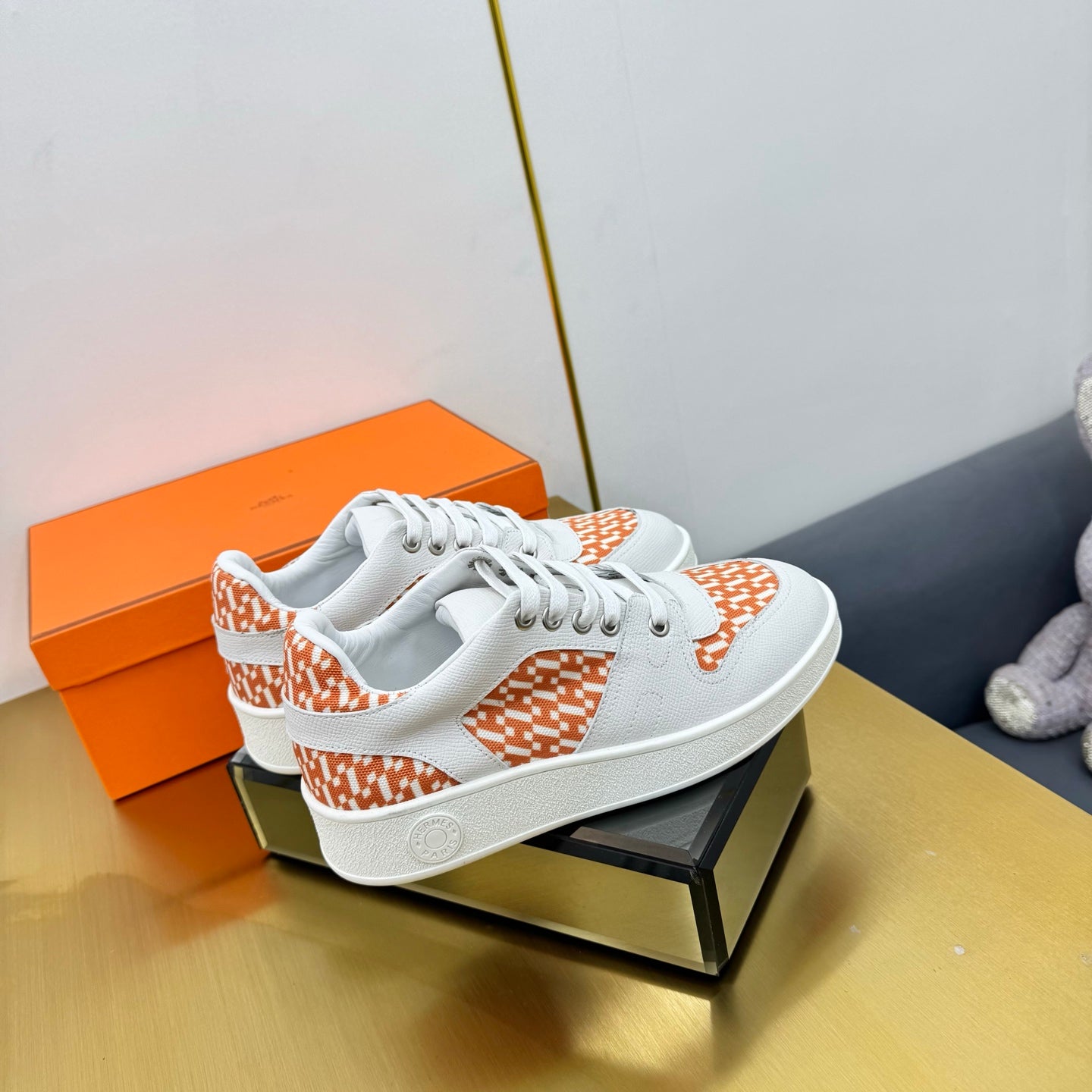 FREE SNEAKER IN WHITE CALFSKIN AND "H EN BIAIS" ORANGE CANVAS、mysite、Cacoeks