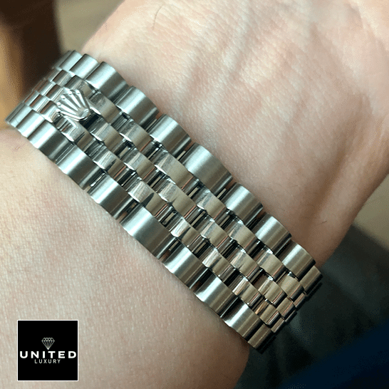 Rolex Lady-Datejust 279160-0013 Jubilee Bracelet Replica on his arm