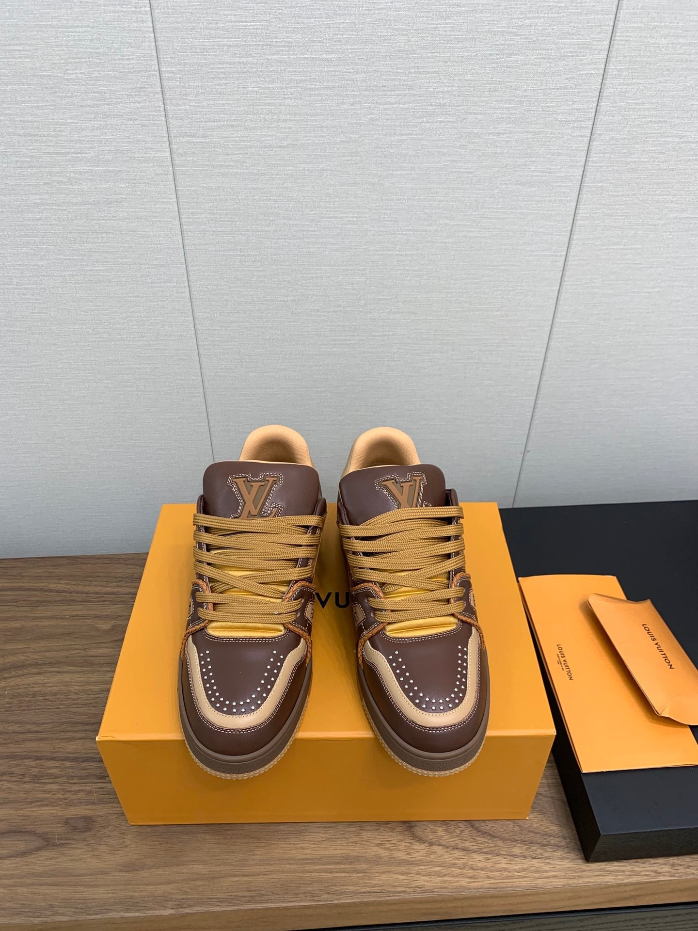 LV WOMEN'S TRAINER IN MARRON CALFSKIN、mysite、Cacoeks