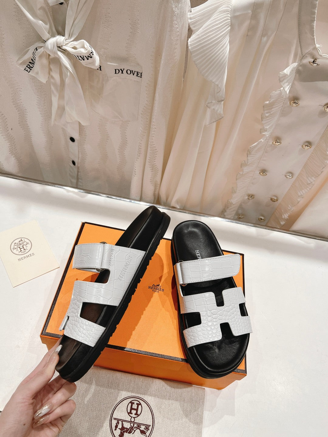 CHYPRE SANDAL BLACK AND WHITE LAMBSKIN、mysite、Cacoeks
