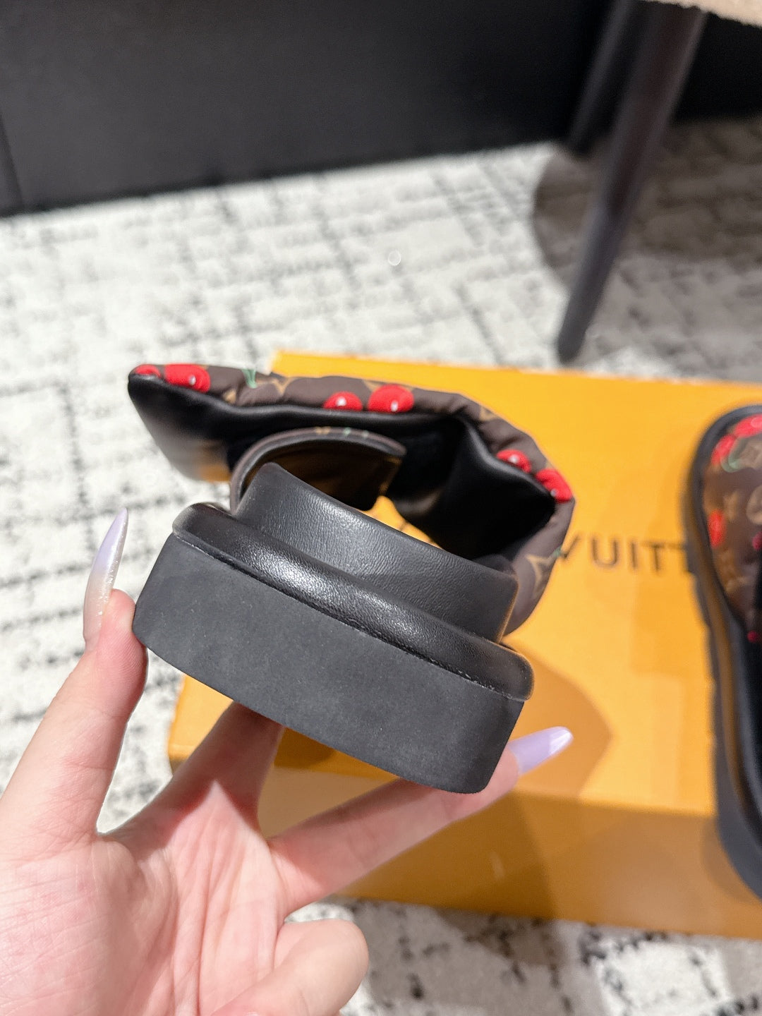 LV MIAMI-STYLE SANDALS 25S IN BROWN FABRIC AND BLACK CALFSKIN、mysite、Cacoeks