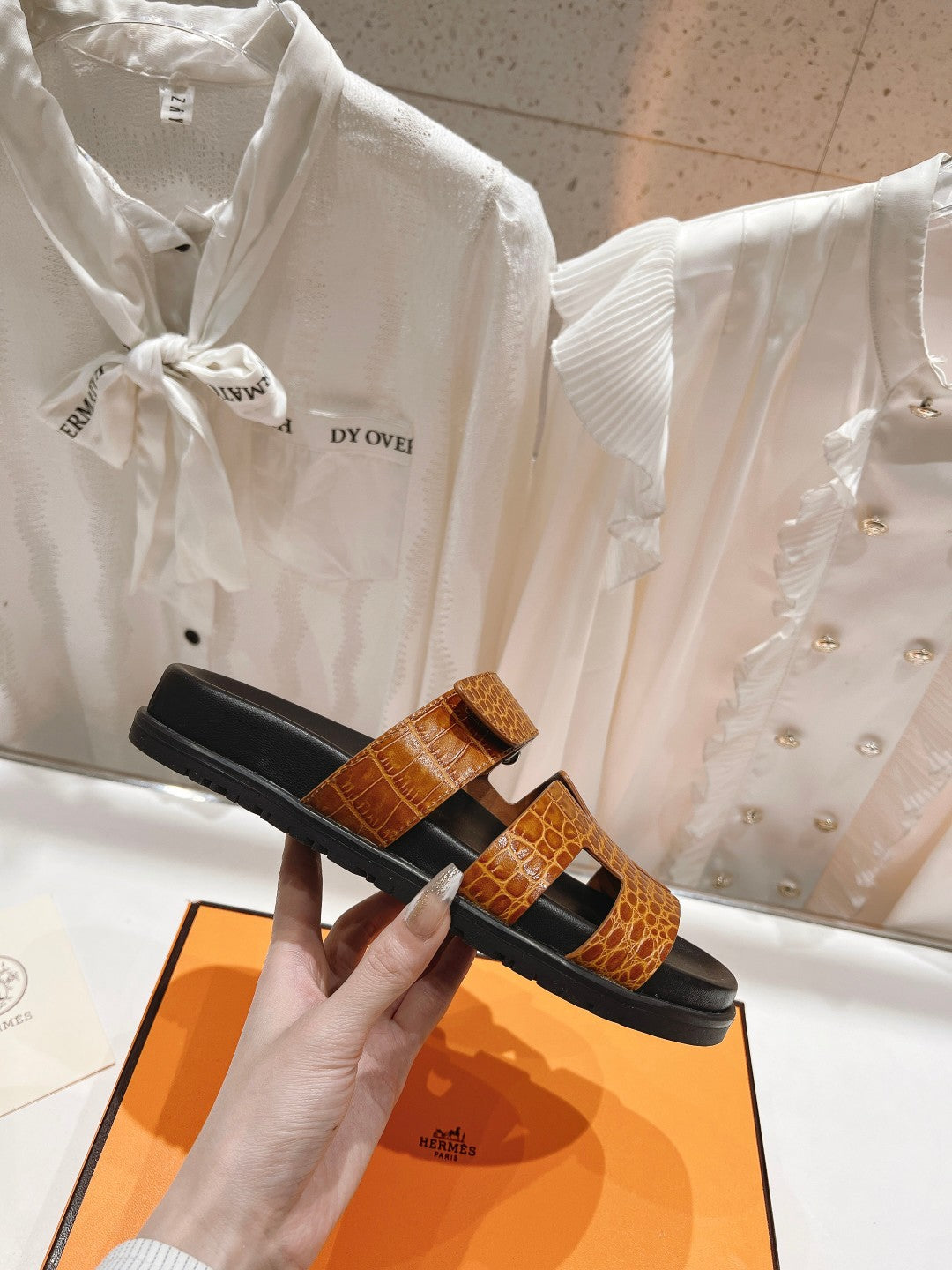 CHYPRE SANDAL BLACK AND BRIGHT BROWN LAMBSKIN、mysite、Cacoeks