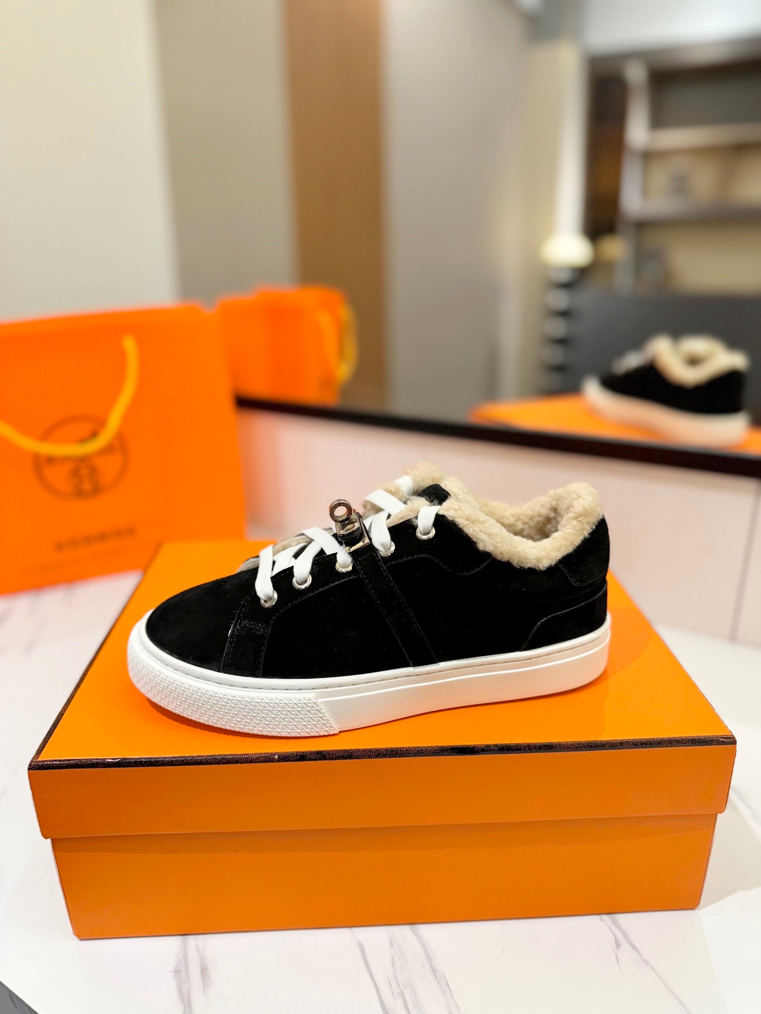 DAY SNEAKER IN BLACK SUEDE AND FLEECE LINING、mysite、Cacoeks