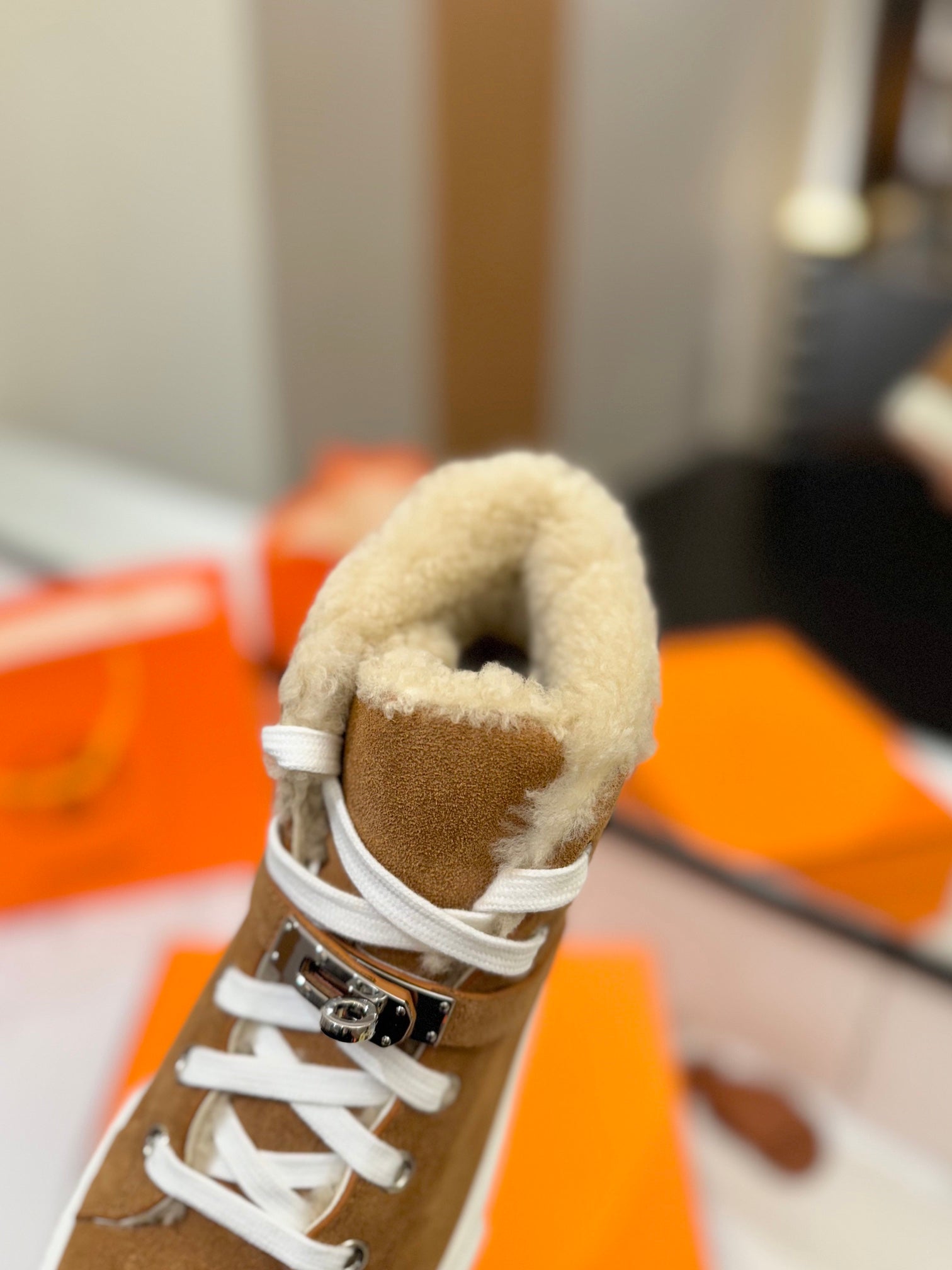 CHEALSEA BOOTS IN BRONZE BROWN SUEDE AND FLEECE LINING、mysite、Cacoeks