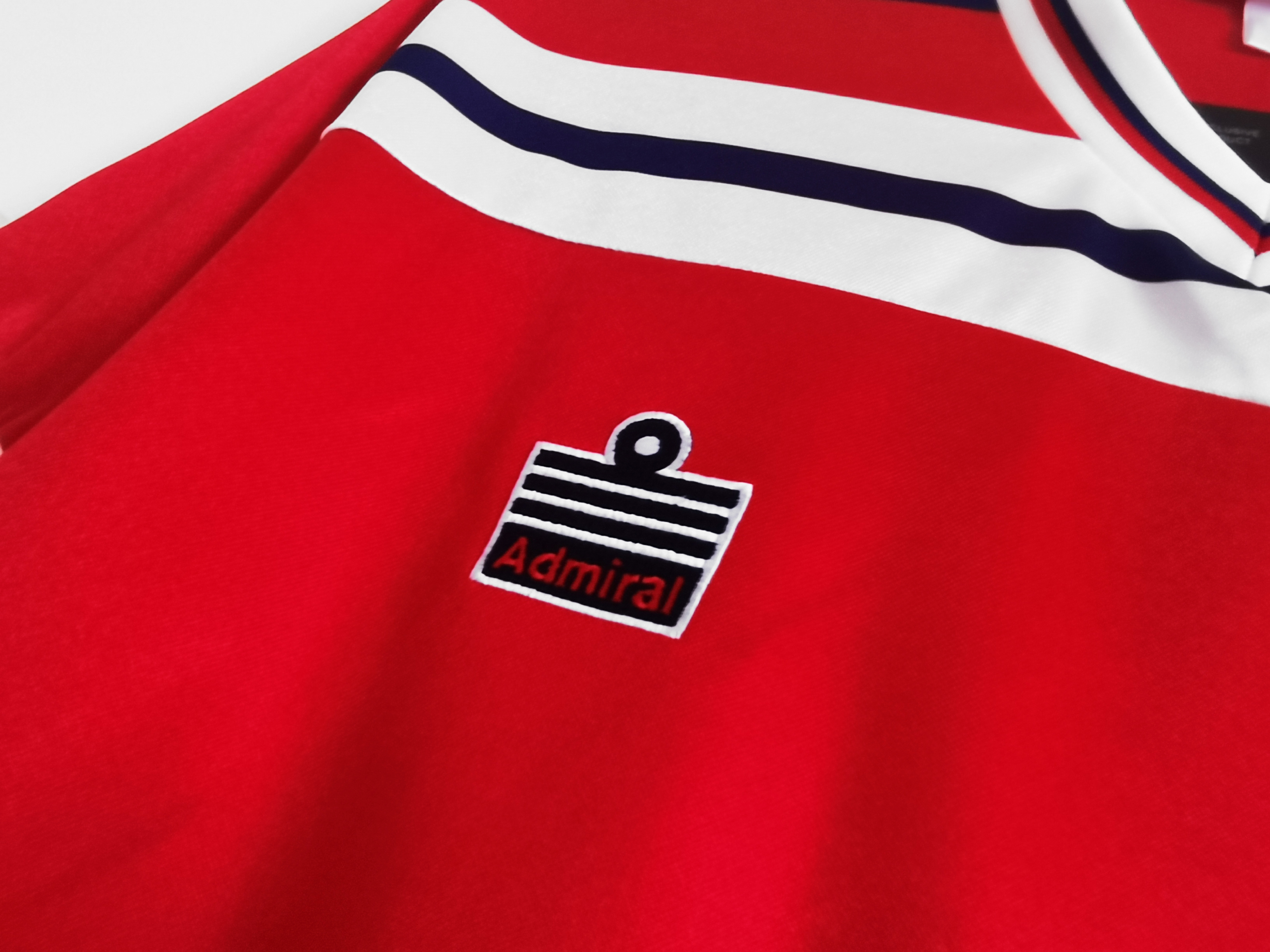 GlobeJersey-Retro England 1982 Away Stadium Jersey