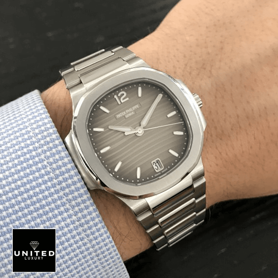 Patek Philippe Nautilus 7118/1A-011 Replica 2 Patek Philippe Nautilus 71181A-011 Grey Dial Stainless Stell Replica on the man wrist
