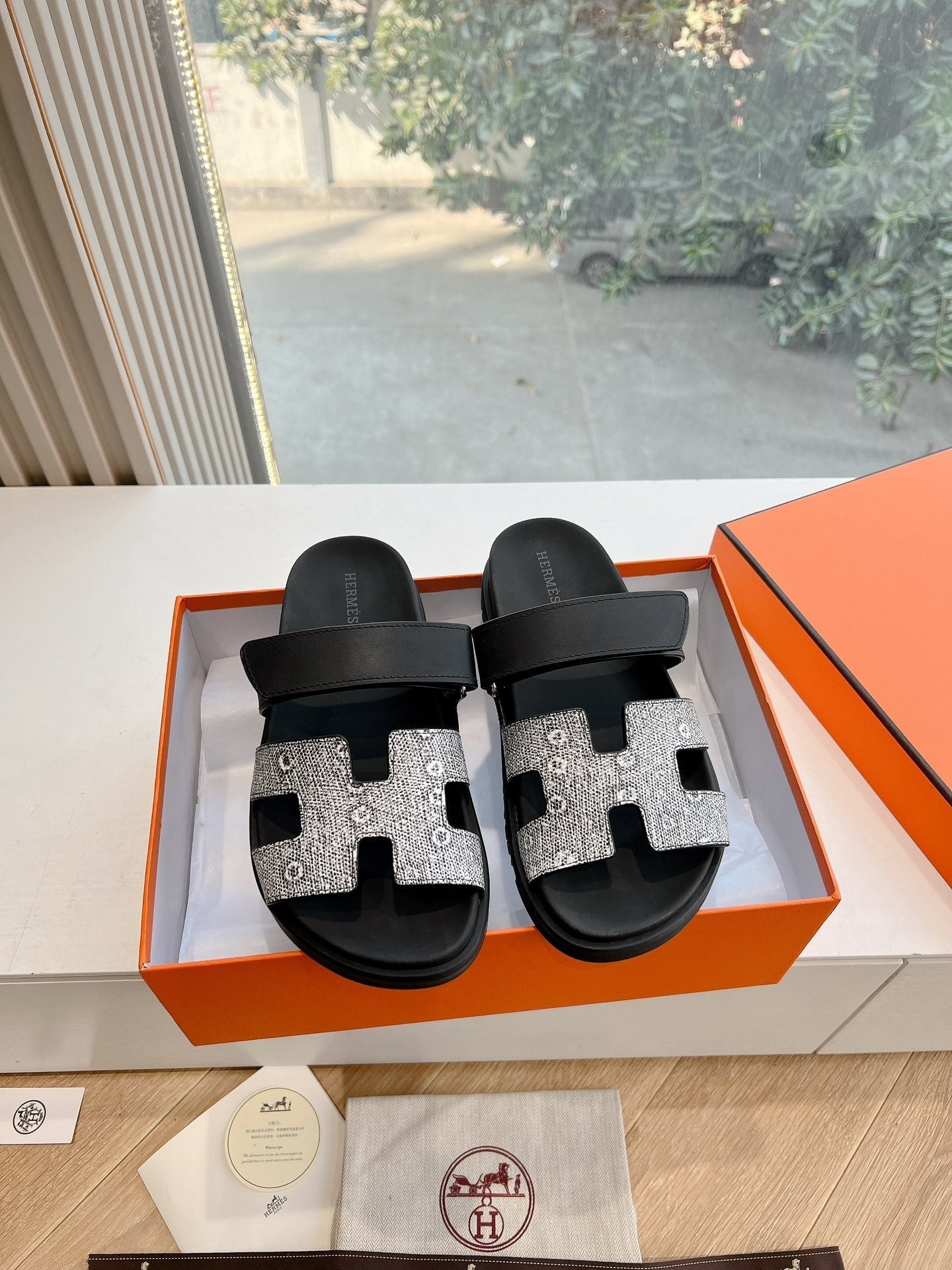 CHYPRE SANDAL IN BLACK MIX WHITE LIZARD SKIN、mysite、Cacoeks