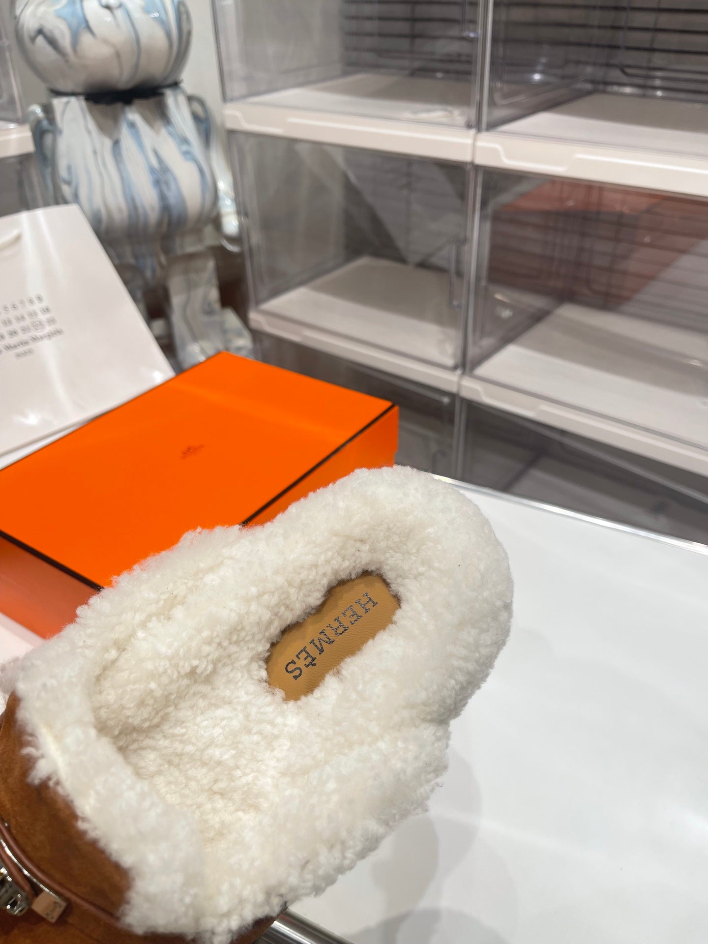 SLIP-ON MULE IN UMBER BROWN SUEDE AND SHEARLING LINING、mysite、Cacoeks