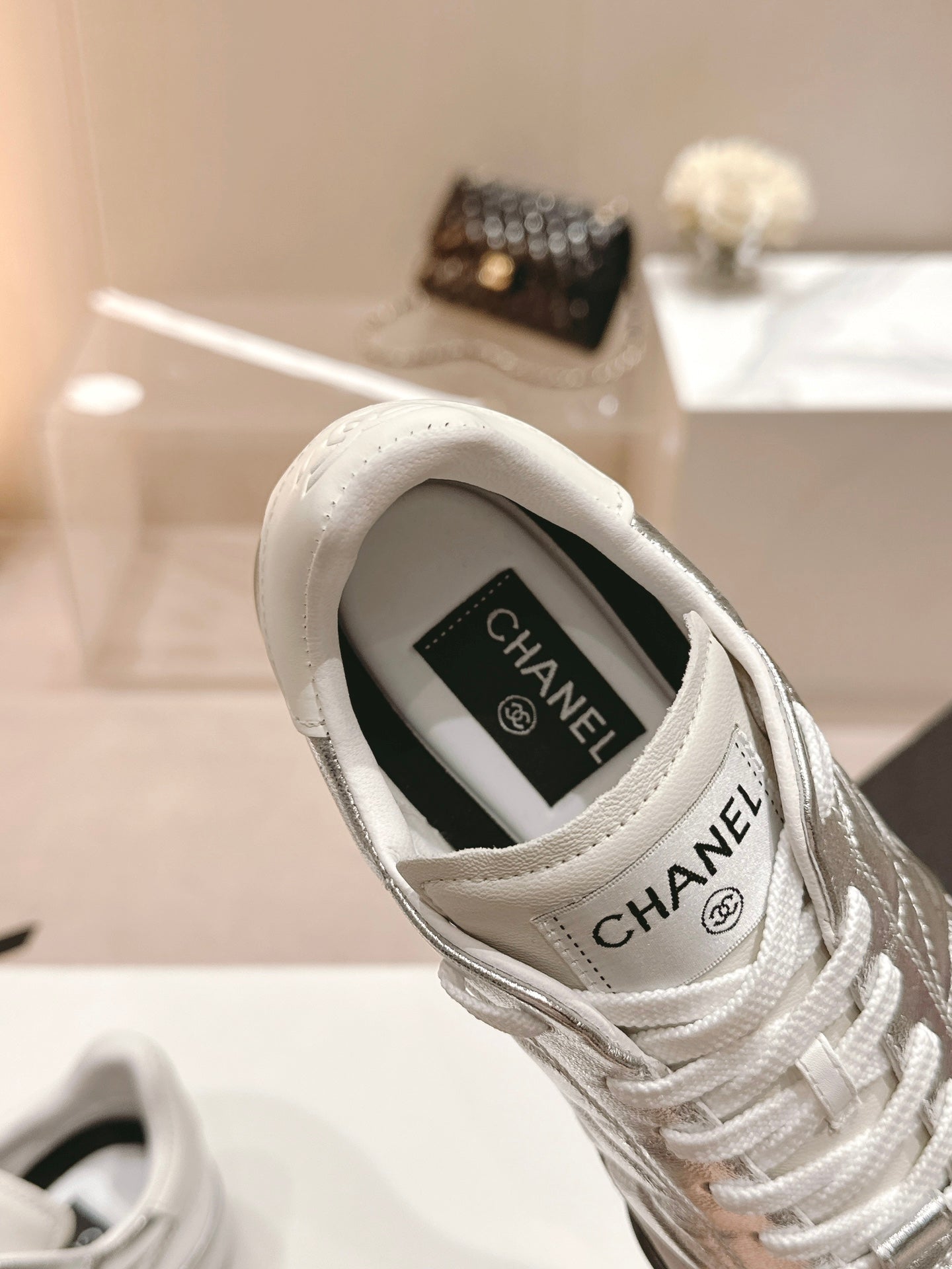 SNEAKERS IN GLOSSY SILVER LAMBSKIN、mysite、Cacoeks