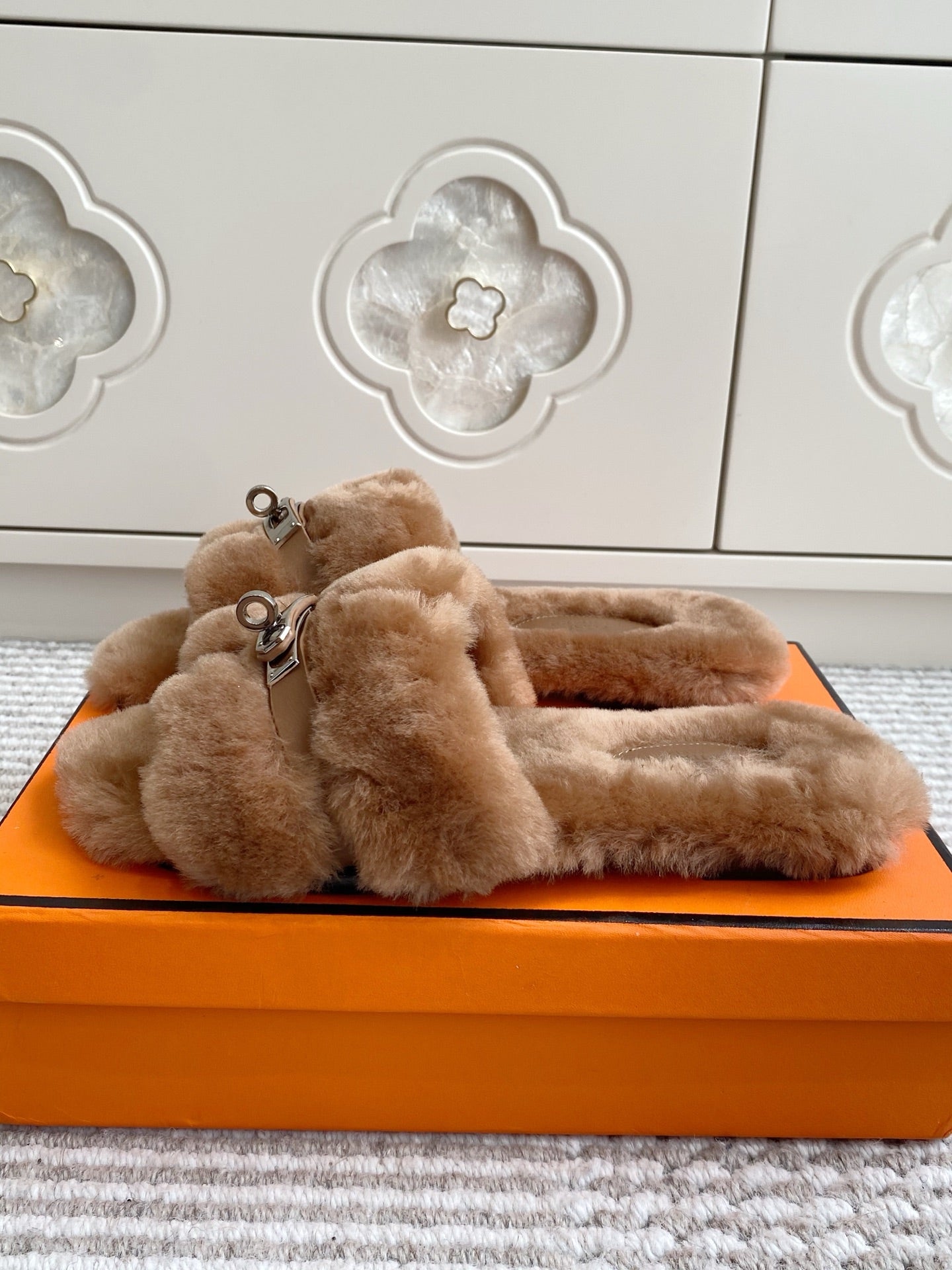 HM 25S ECLAIR SANDAL IN BROWN SHEARLING WITH SILVER HARDWARE、mysite、Cacoeks