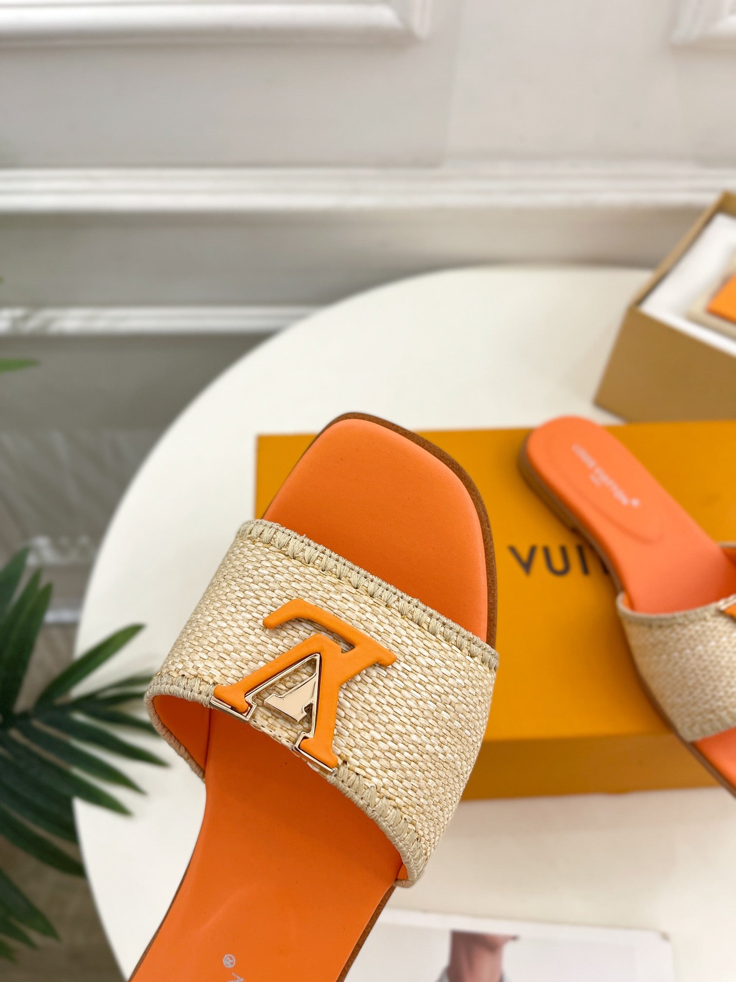 LV WOMEN CAPRI FLAT MULES IN TIGER ORANGE LEATHER AND RAFFIA、mysite、Cacoeks
