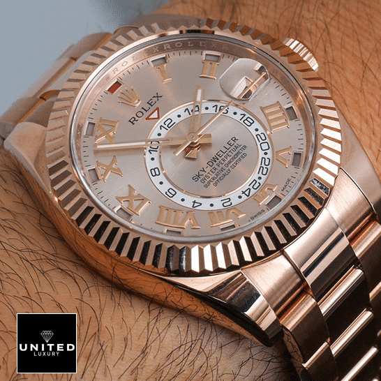 Rolex 326935 Replica 6 Rolex Sky Dweller Everose Gold Stainless Steel 326935 On his wrist Replica