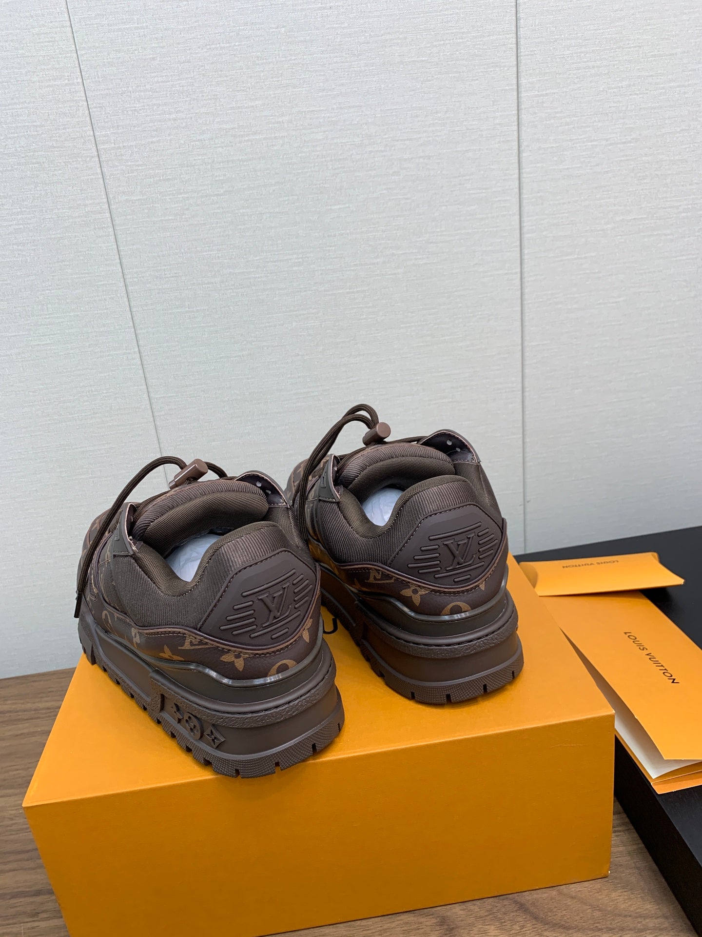 LV TRAINER IN CHOCOLATE BROWN MONOGRAM CALFSKIN、mysite、Cacoeks