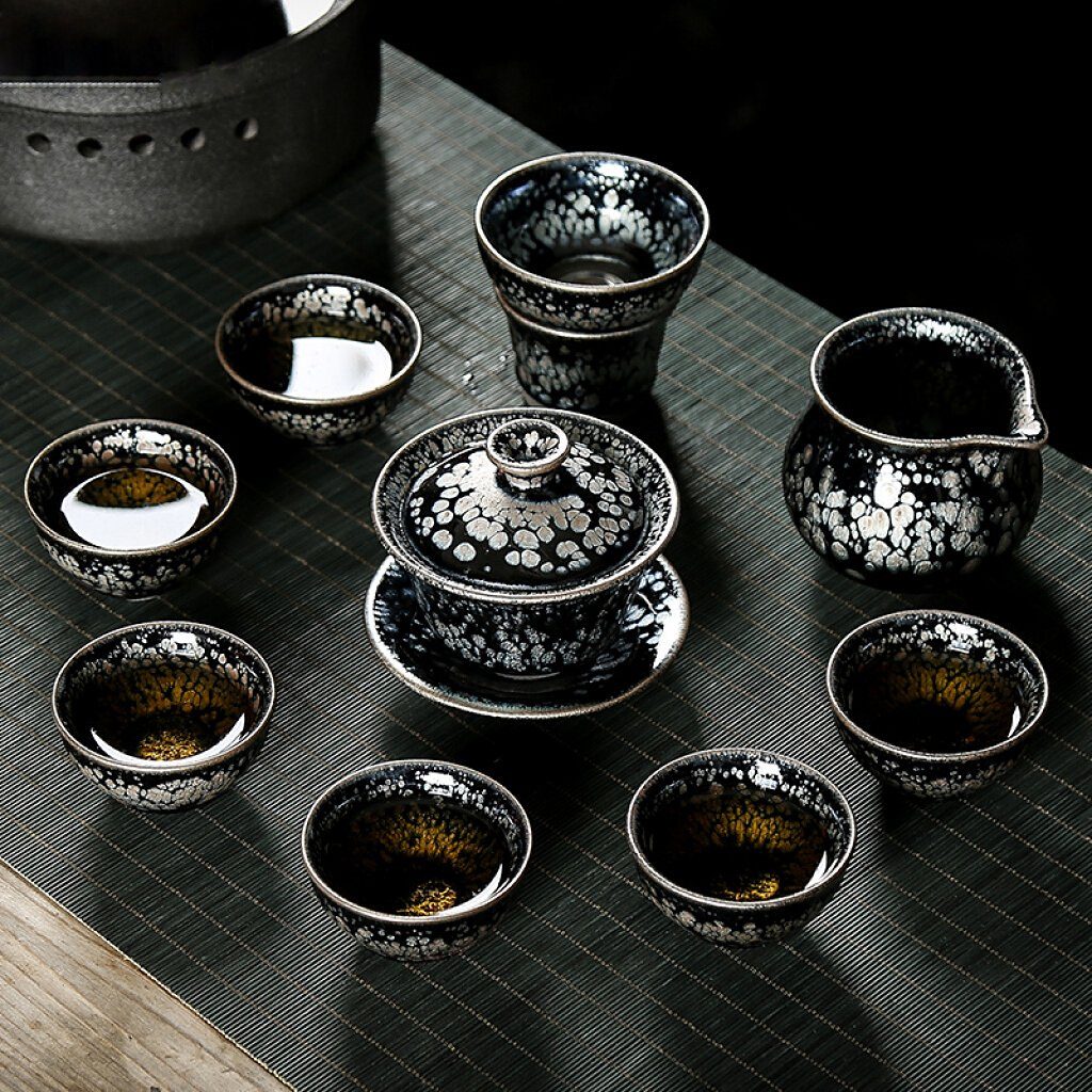 GEEK BAR-https://www.hot-toy.com/