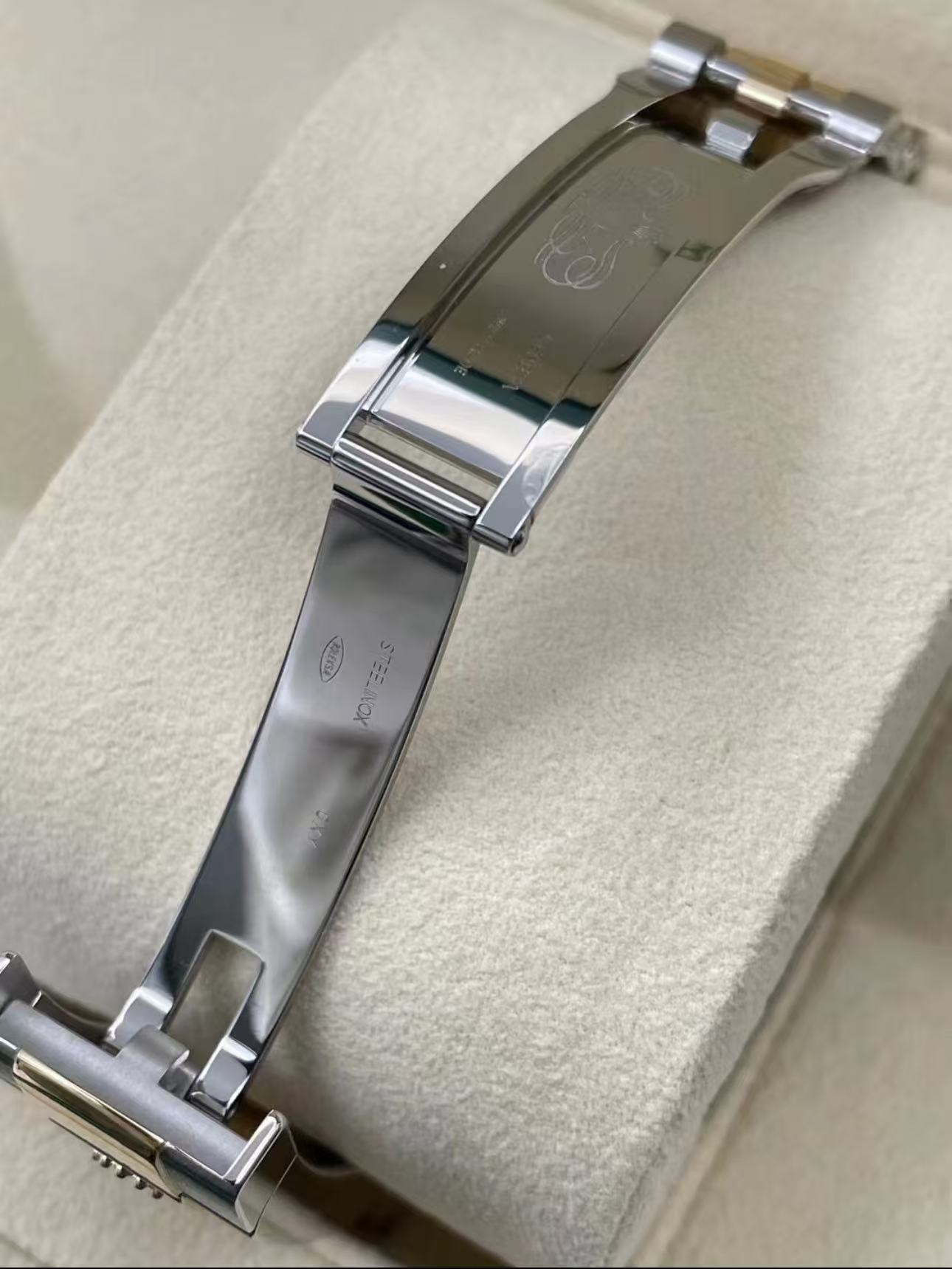 Rolex Datejust 36mm Super Clone Swiss ReplicaWatch Champagne Palm Dial Ref 126233 3235Swiss Movement