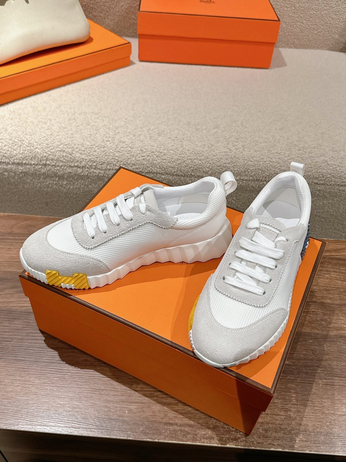 MAINLAND SNEAKER IN PALE GRAY SUEDE AND WHITE BREATHABLE MESH FABRIC 959352、mysite、Cacoeks