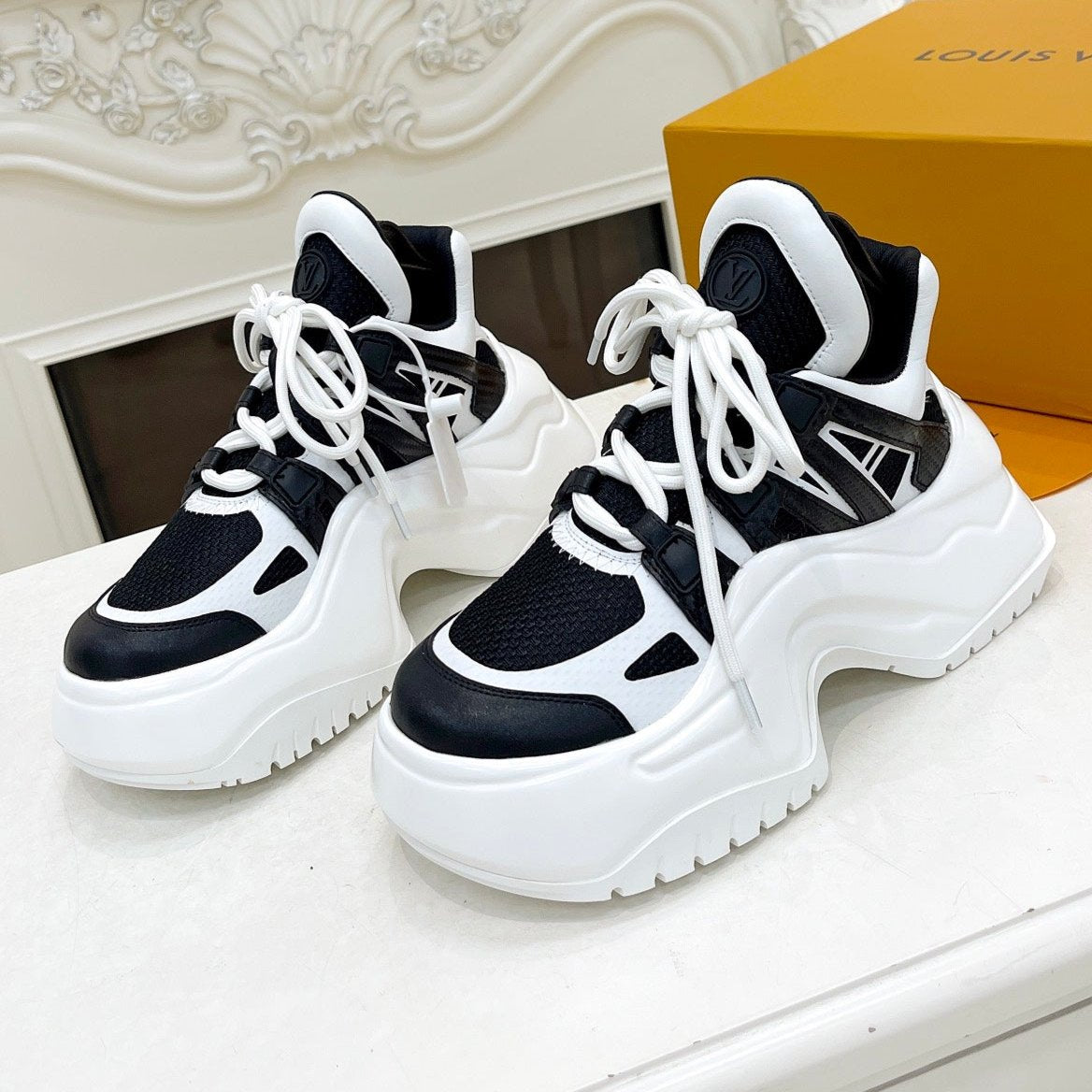 LV ARCHLIGHT 2.0 PLATFORM SNEAKER IN WHITE MIX BLACK MIX OF MATERIALS、mysite、Cacoeks
