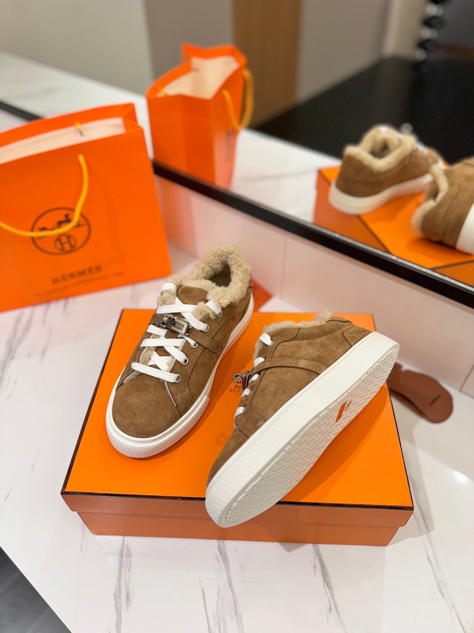 DAY SNEAKER IN BRONZE BROWN SUEDE AND FLEECE LINING、mysite、Cacoeks