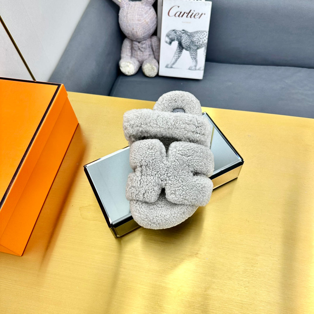 CHYPRE SANDAL IN PALE GRAY SHEARLING、mysite、Cacoeks