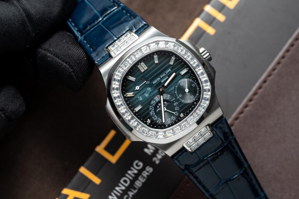 Đồng Hồ Patek Philippe Nautilus 5724G Replica 11 Blue GRF 40mm (1)