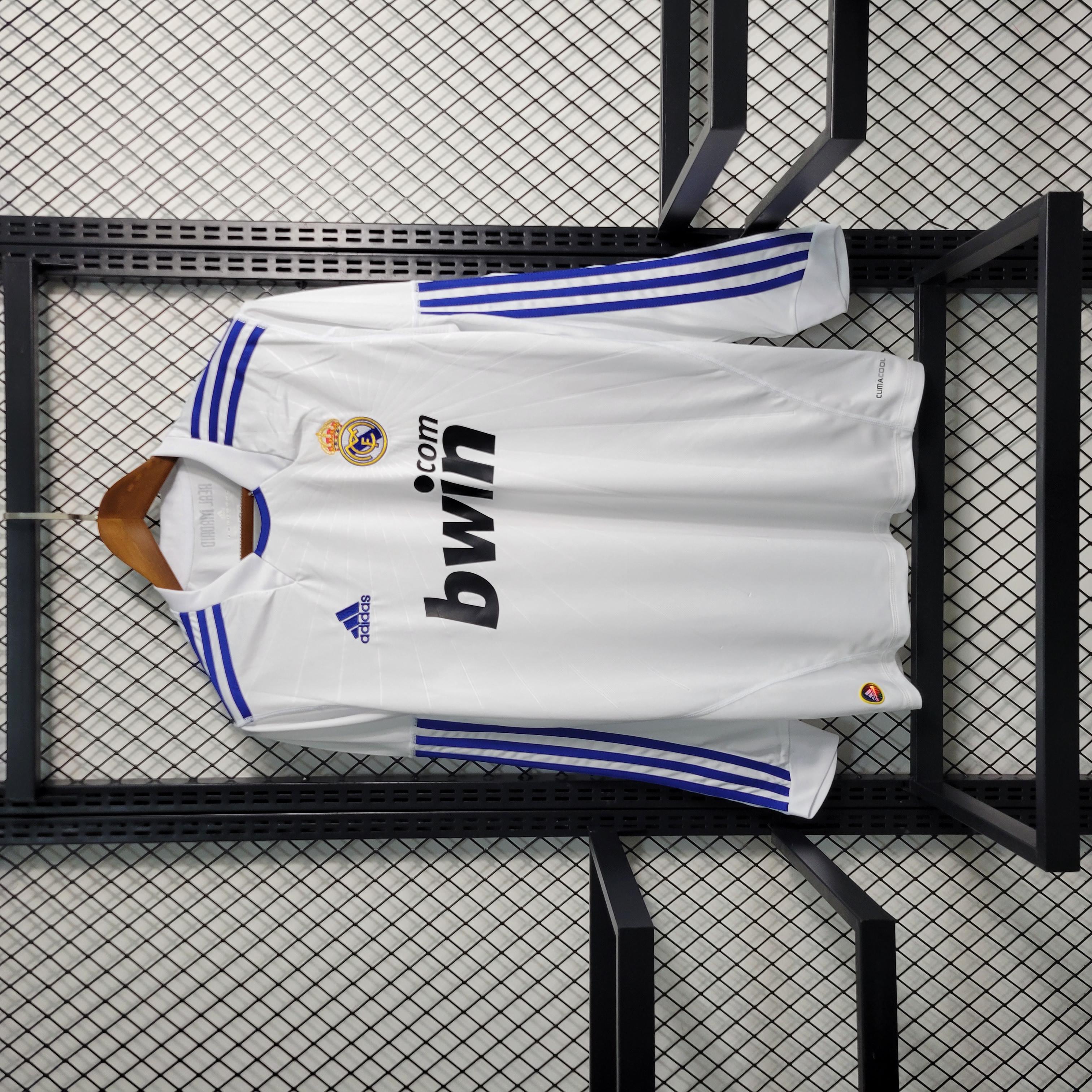 ManixJersey.com | Retro Real Madrid 10-11 Home Stadium Long Sleeve Jersey -Customize Name, Number and Patch | Worldwide Shipping