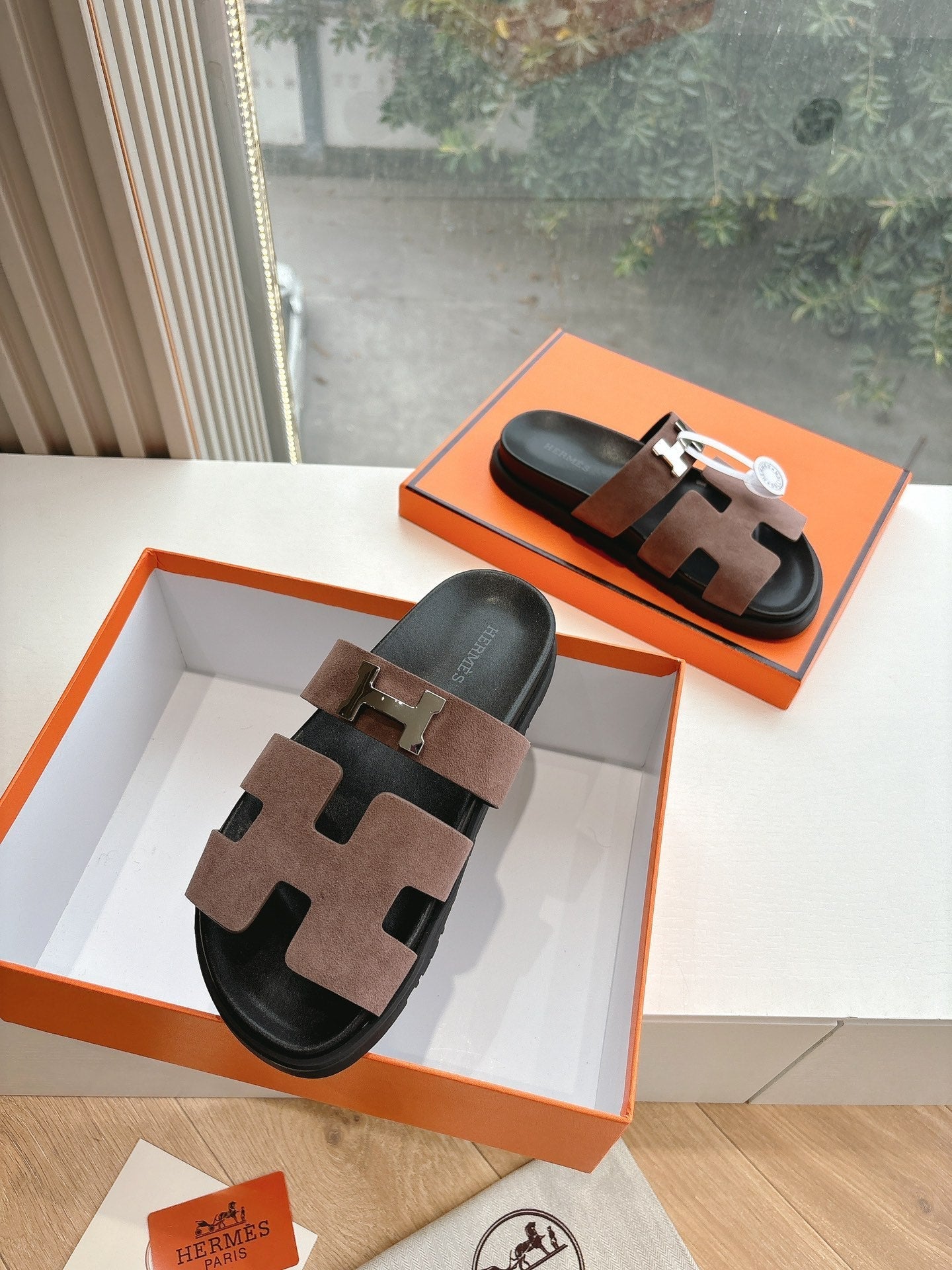 CHYPRE SANDAL IN MEDIUM BROWN SUEDE、mysite、Cacoeks