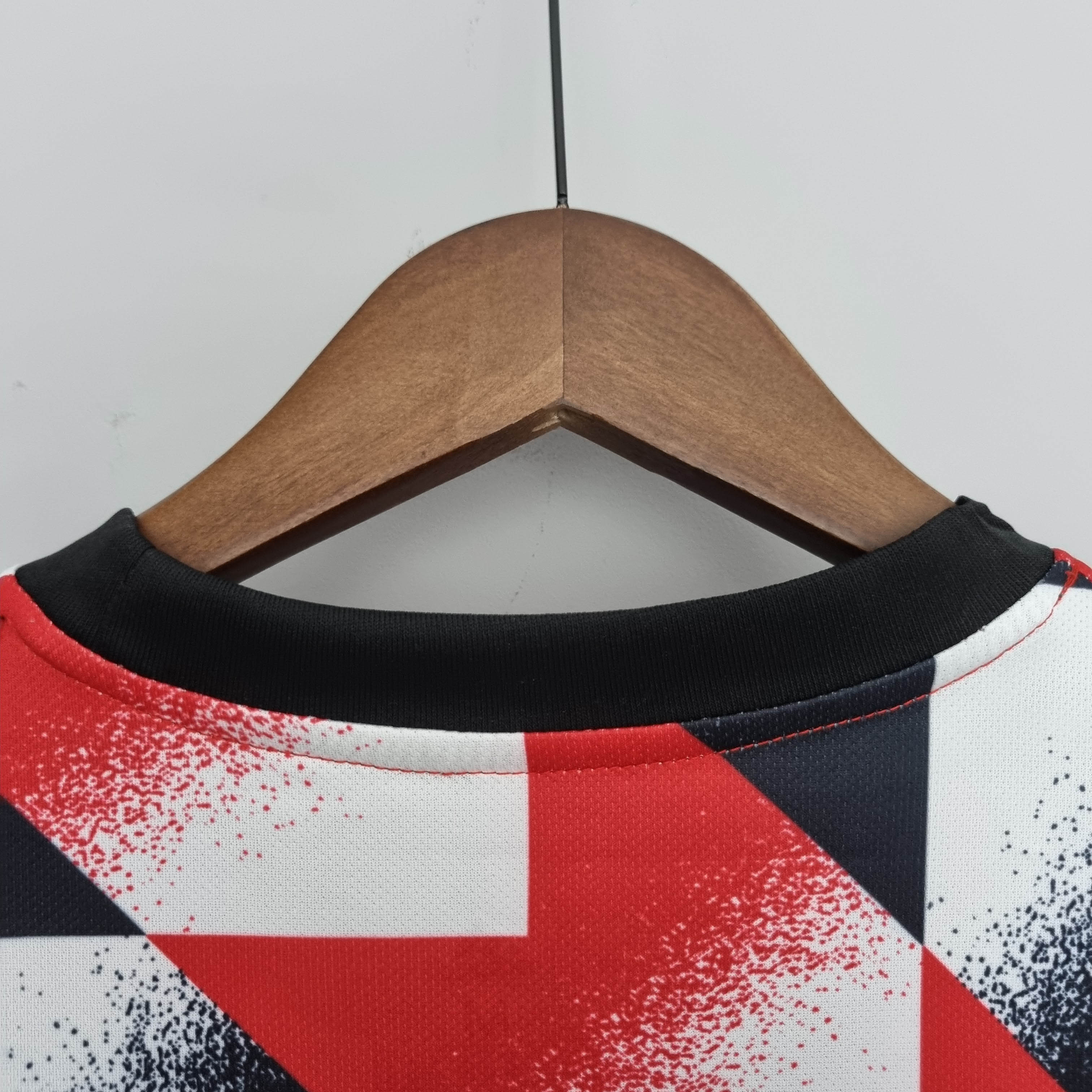 2022/2023 Manchester United Training Suit Red White Black Geometric Pattern 1:1 Thai Quality:football jersey mysite: unitedjerseyfootball 邓江浪:football