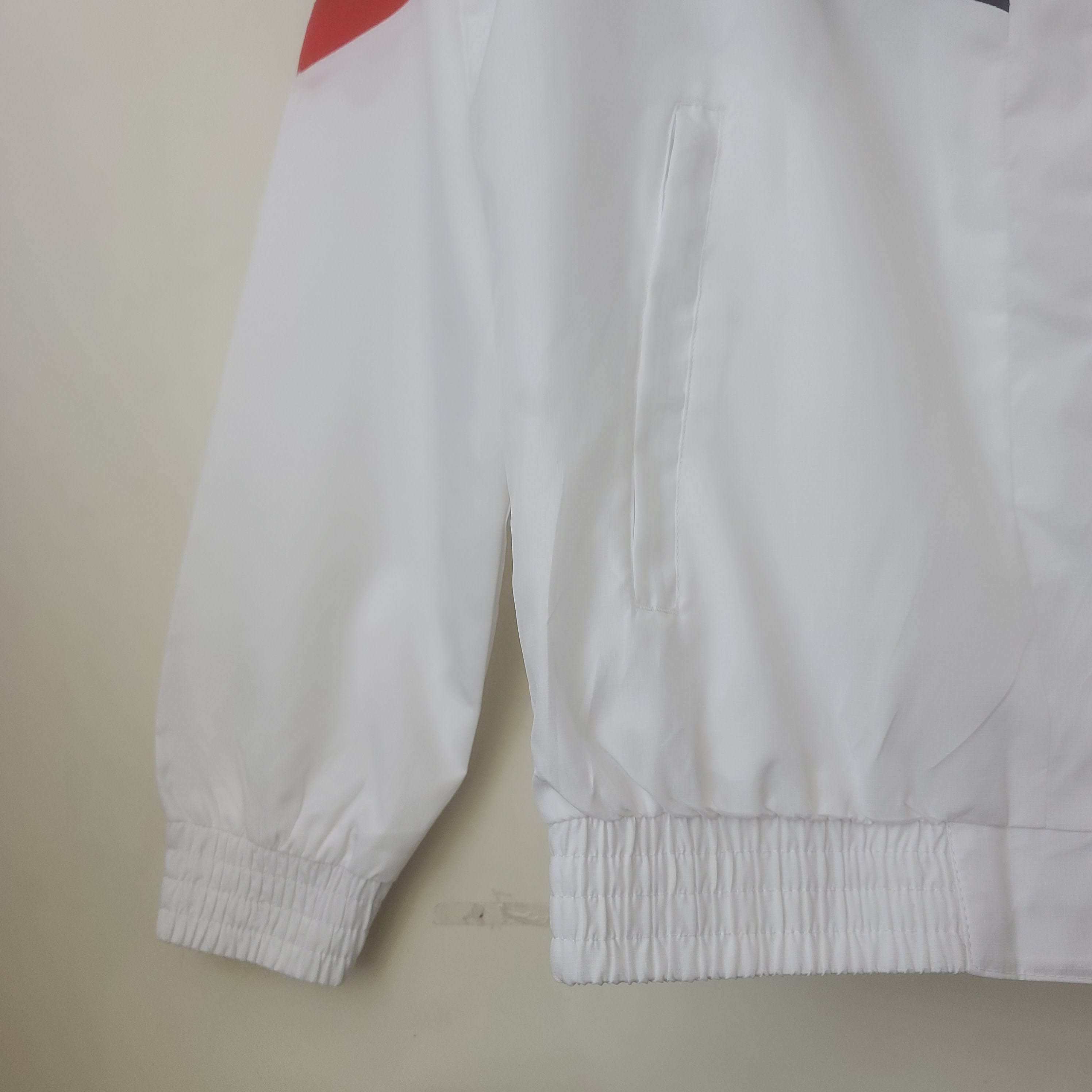 2022/2023 PSG Windbreaker White:football jersey mysite: unitedjerseyfootball 邓江浪:football