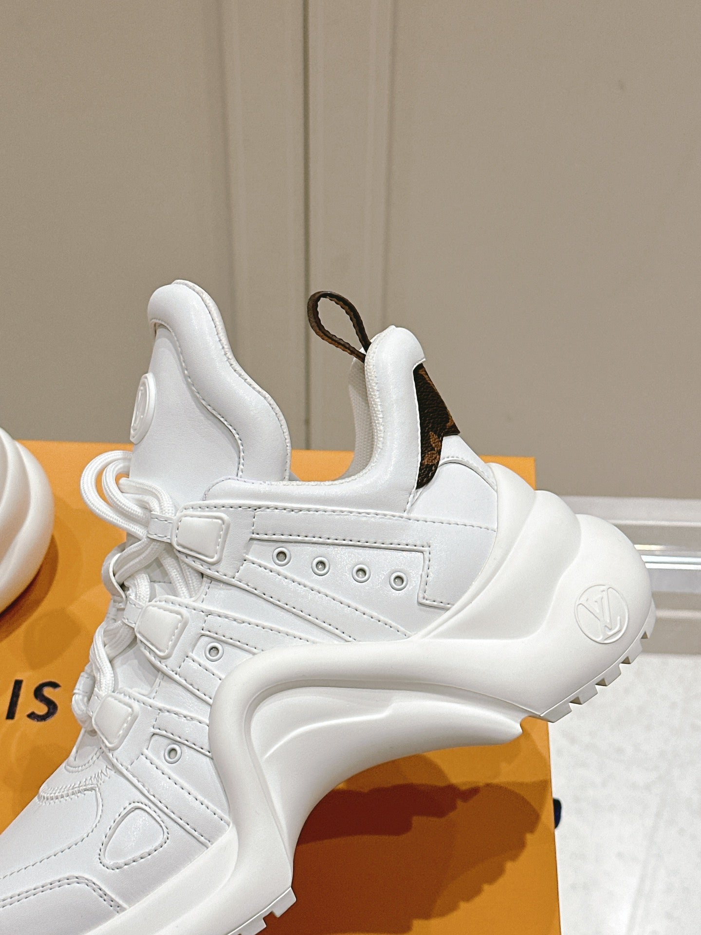 LV BARRACUDA SNEAKER IN WHITE CALFSKIN、mysite、Cacoeks