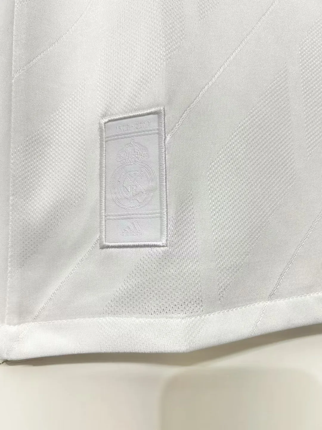 17-18 Real Madrid home long sleeves soccer jersey-Retro version: Ajax 24-25 Home Stadium Jersey - Fans Version mysite: Adidas luxuryfootballshirts.com: https://www.luxuryfootballshirts.com/