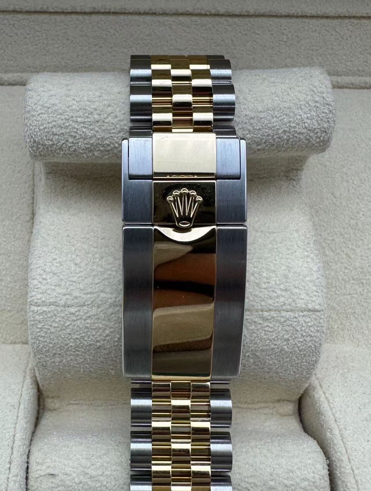 Rolex GMT Master ll 2023 Two ToneJubilee Bracelet Super Clone SwissReplica Watch Ref 126713GRNR3285 Swiss Movement