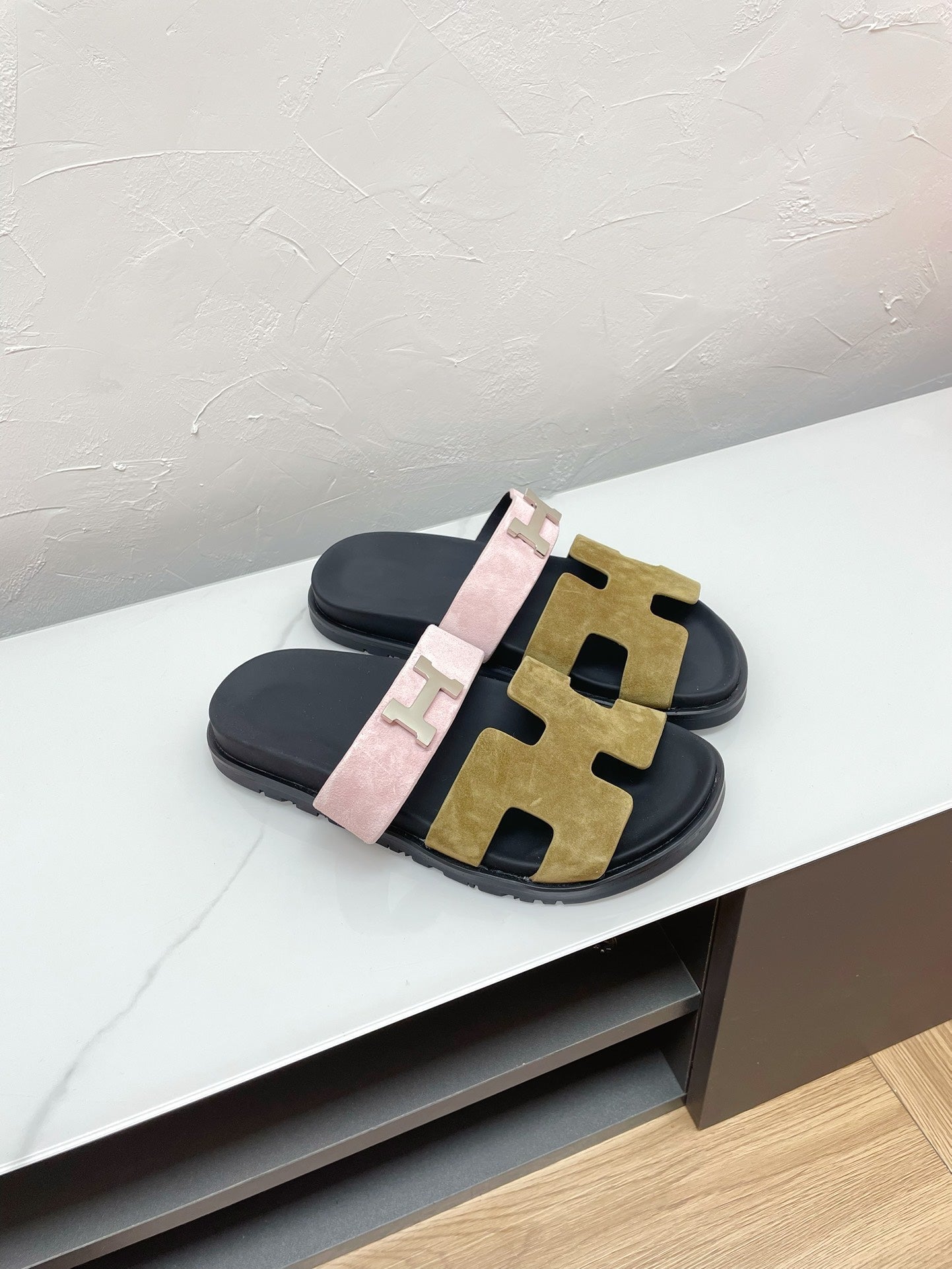 CHYPRE SANDAL ARMY GREEN MIX PASTEL PINK SUEDE WITH H BUCKLE、mysite、Cacoeks