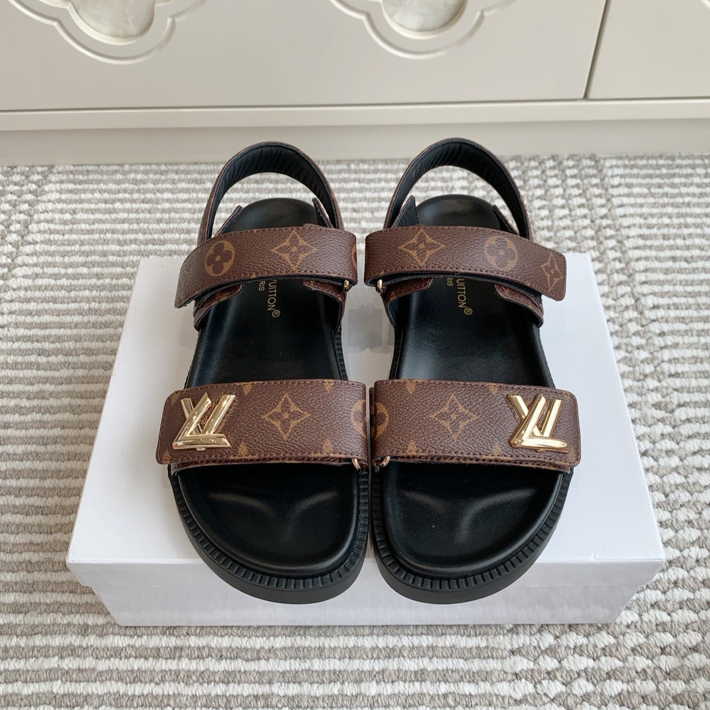 LV SANDALS 25S IN BROWN MIX BLACK CALFSKIN WITH GOLD HARDWARE、mysite、Cacoeks