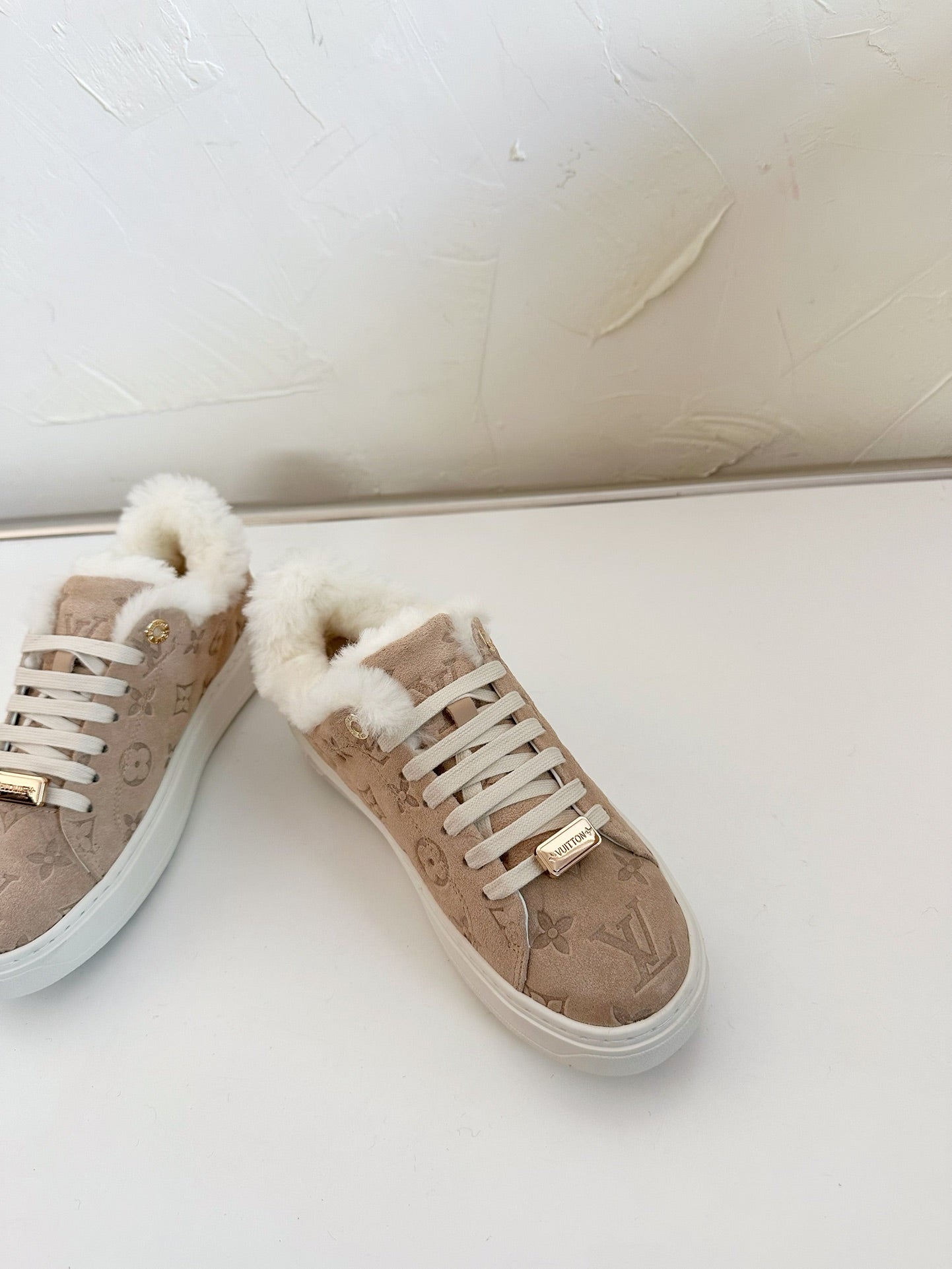 TIME OUT SNEAKER IN DESERT BROWN MONOGRAM EMBOSSED SUEDE WITH FLEECE LINING、mysite、Cacoeks