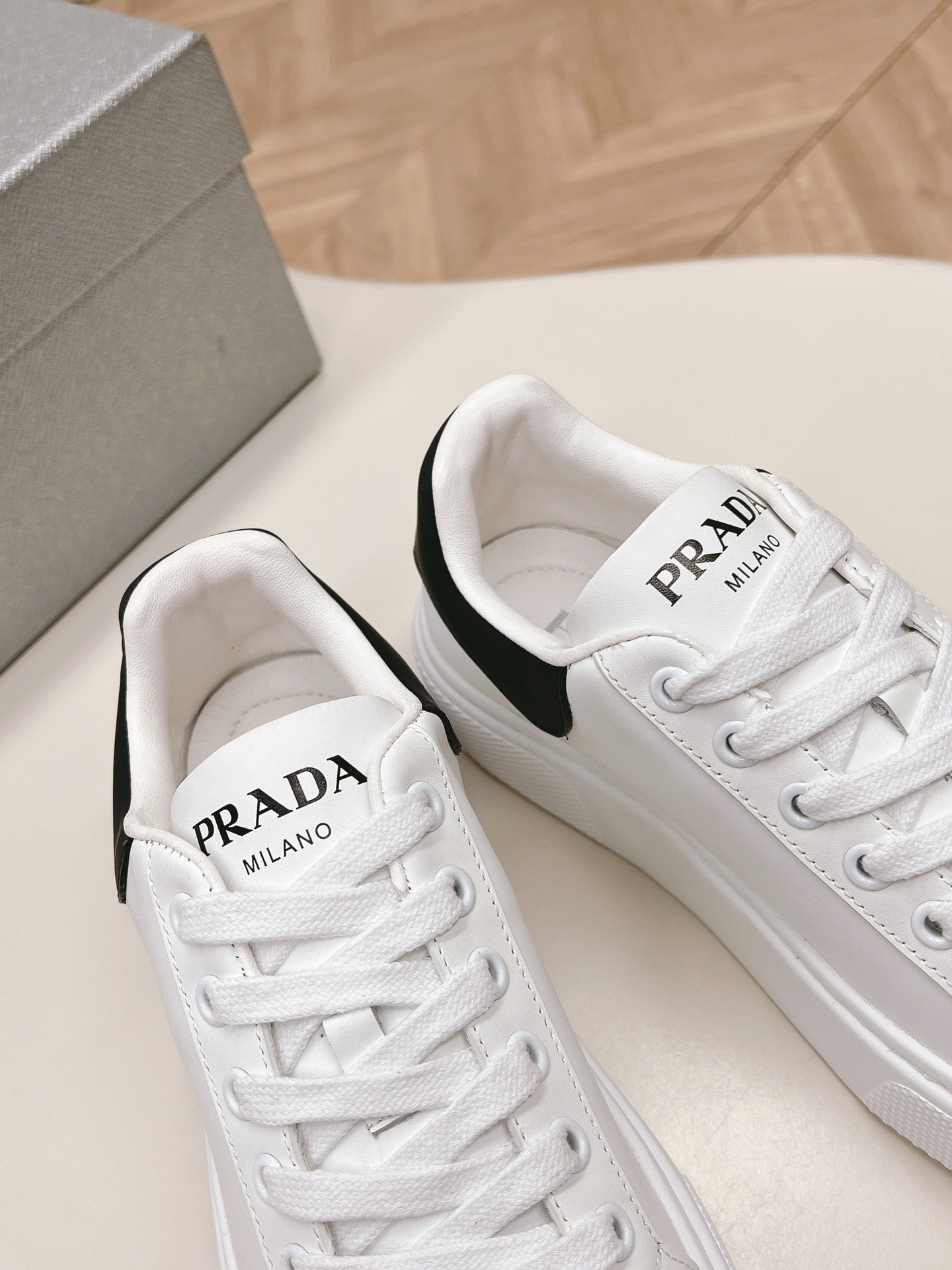 PRA RETRO SNEAKERS WHITE AND BLACK CALFSKIN、mysite、Cacoeks