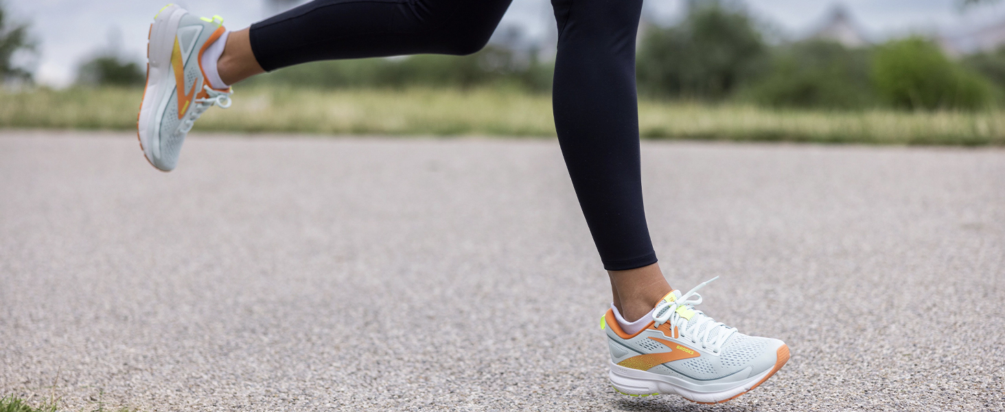 brooks trace 3 lifestyle image