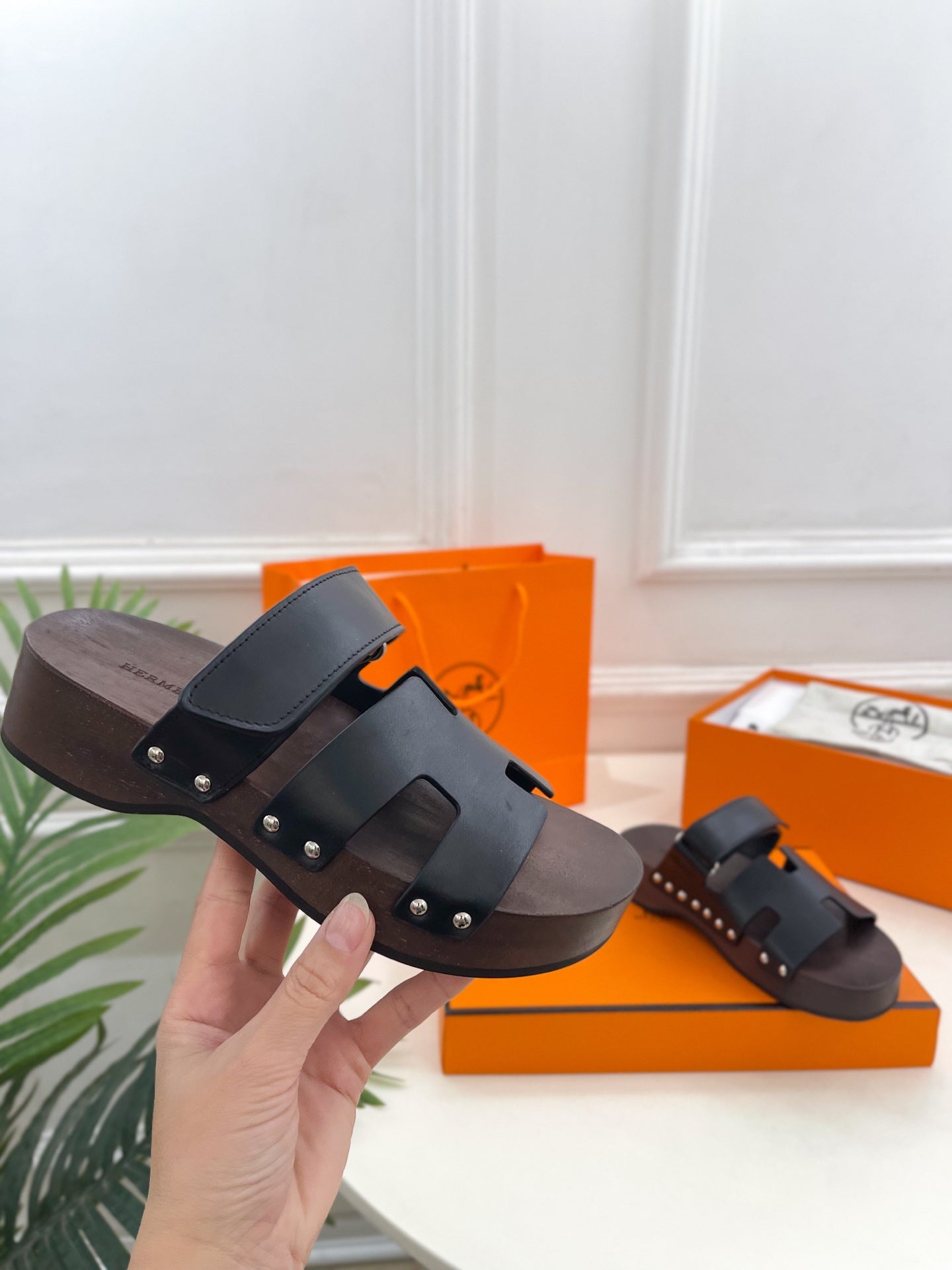 KOS CLOG IN BLACK CALFSKIN、mysite、Cacoeks