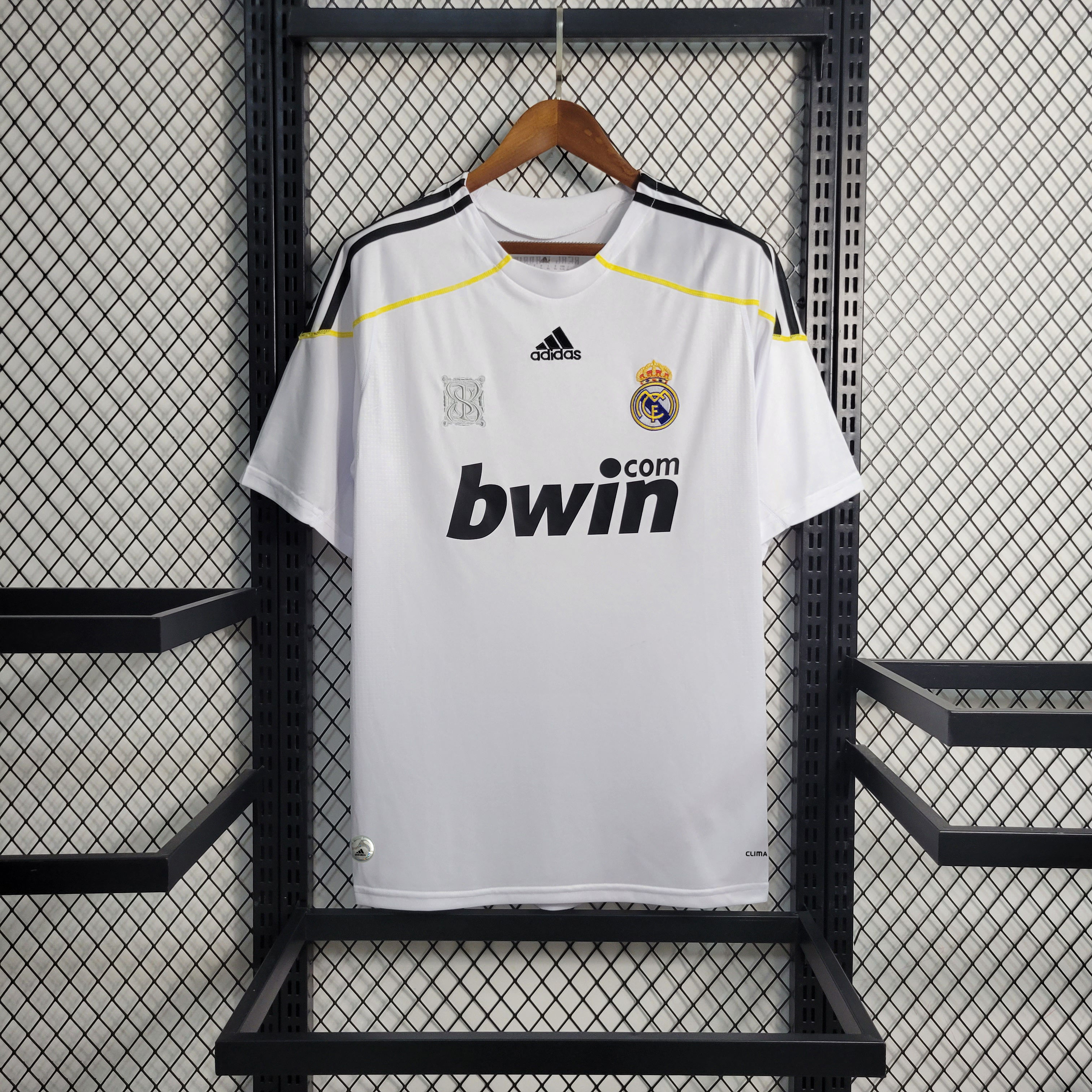 ManixJersey.com | Retro Real Madrid 09-10 Home Stadium Jersey -Customize Name, Number and Patch | Worldwide Shipping