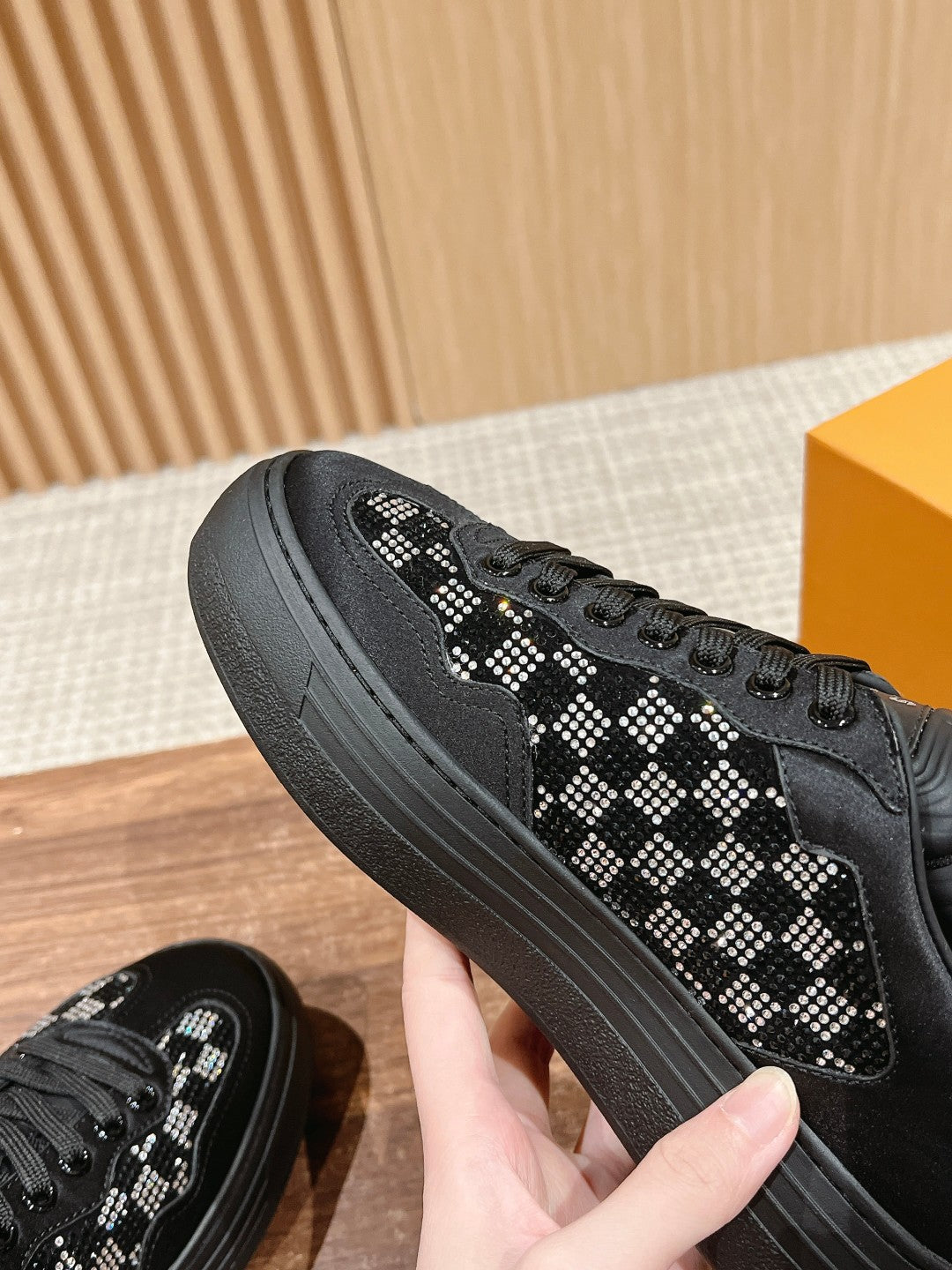 LV GROOVY SNEAKER IN BLACK DAMIER STRASS AND CALFSKIN、mysite、Cacoeks