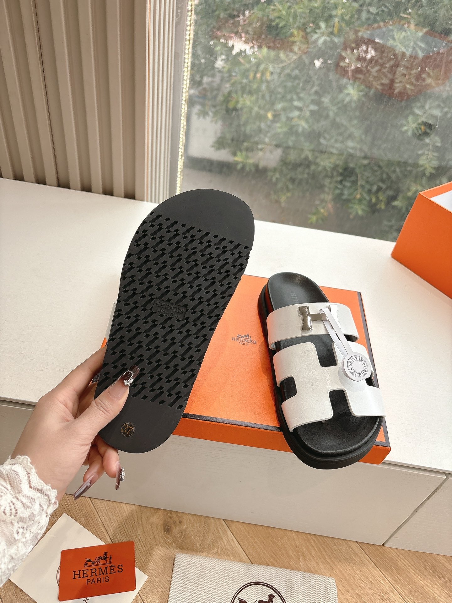CHYPRE SANDAL IN WHITE CALFSKIN、mysite、Cacoeks