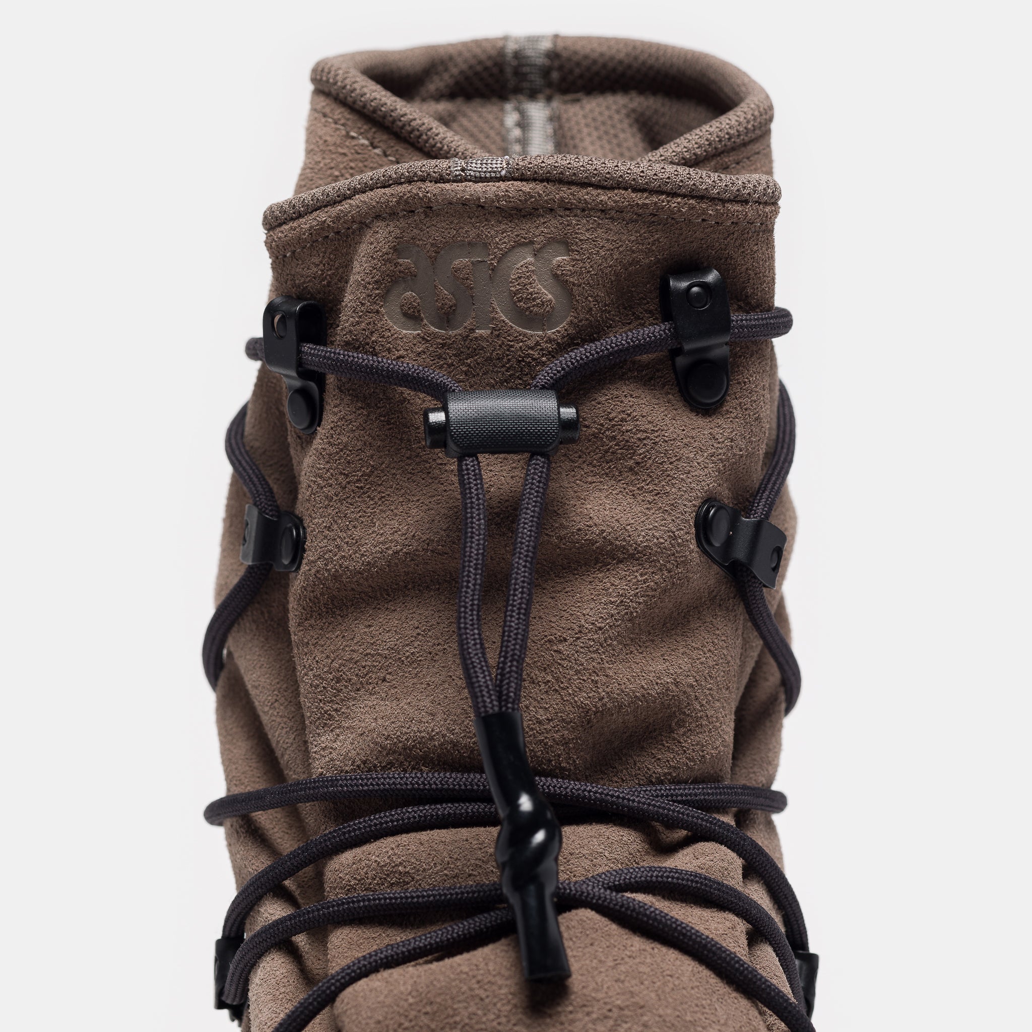 Nonnative Gel-Yetitokyo Hi Sneaker Boot in Walnut/Black
