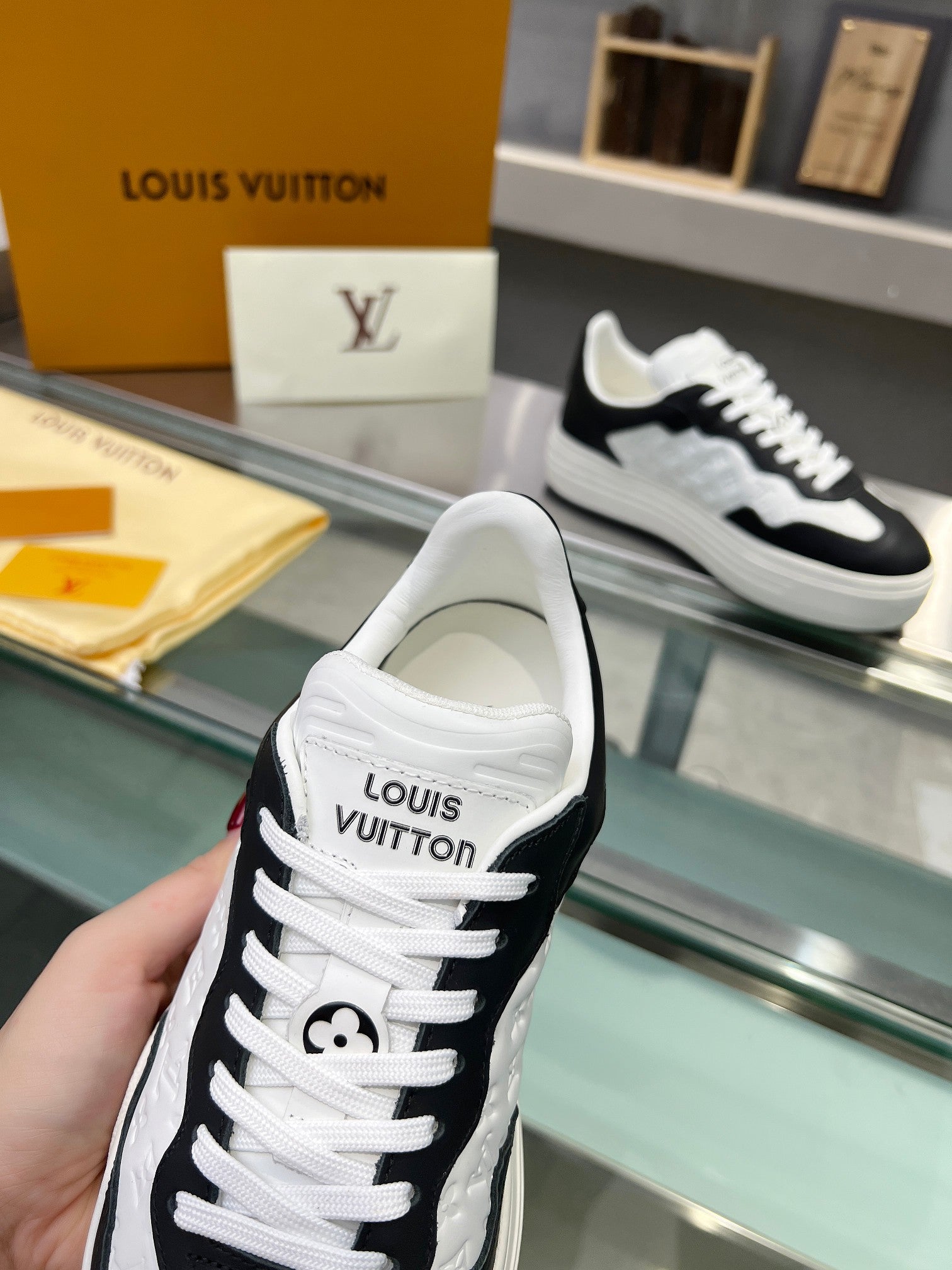 LV WOMEN GROOVY PLATFORM IN WHITE MIX BLACK EMBOSSED CALFSKIN、mysite、Cacoeks
