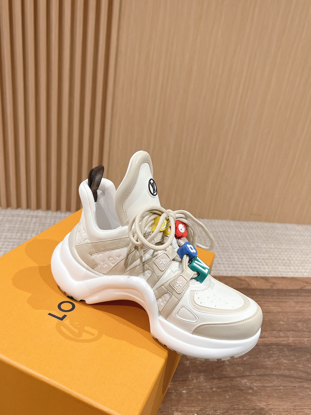 LV ARCHLIGHT SNEAKER IN BLANC BEIGE EMBOSSED CALFSKIN、mysite、Cacoeks